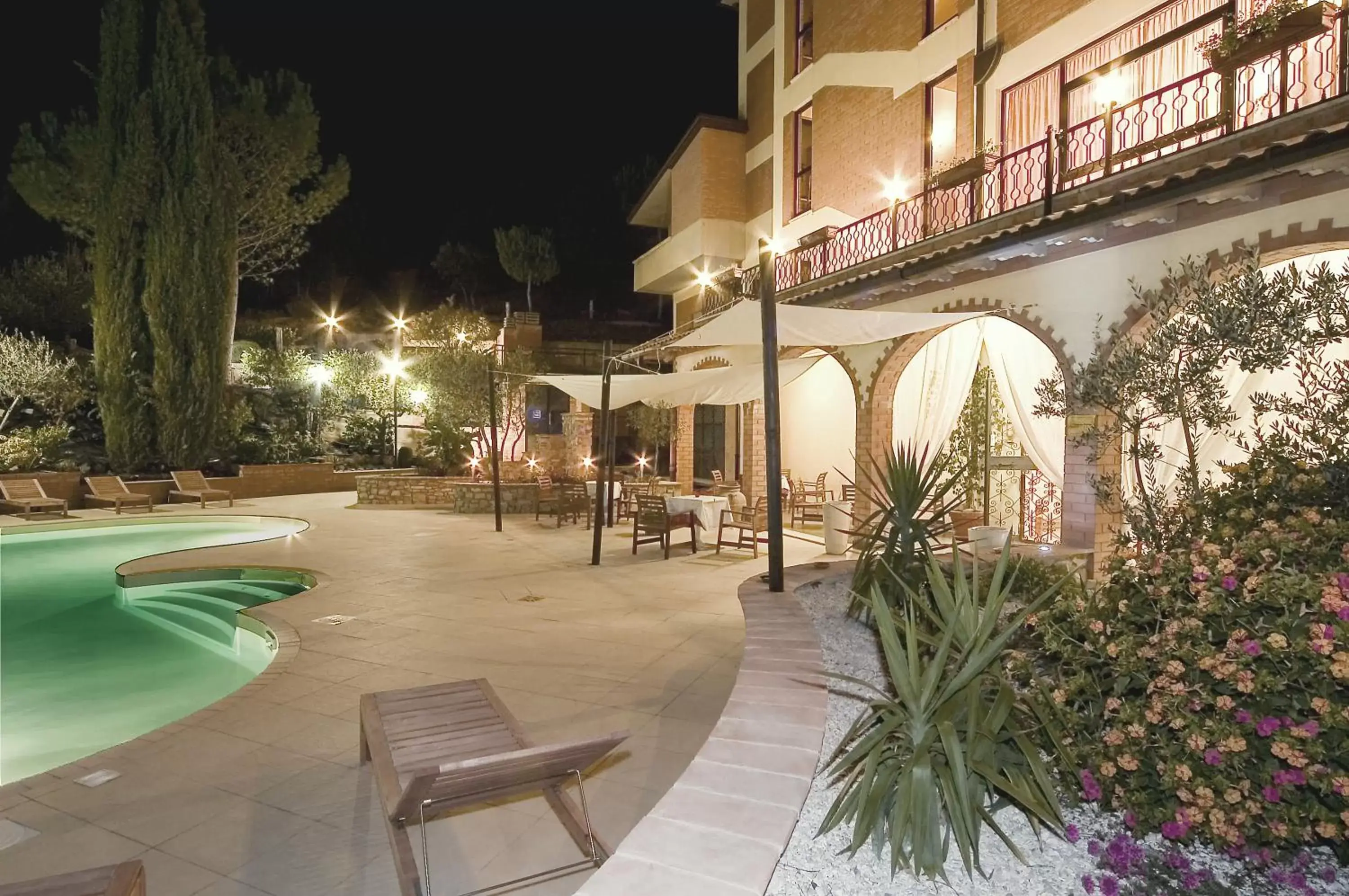 Swimming pool, Property Building in El Patio Hotel