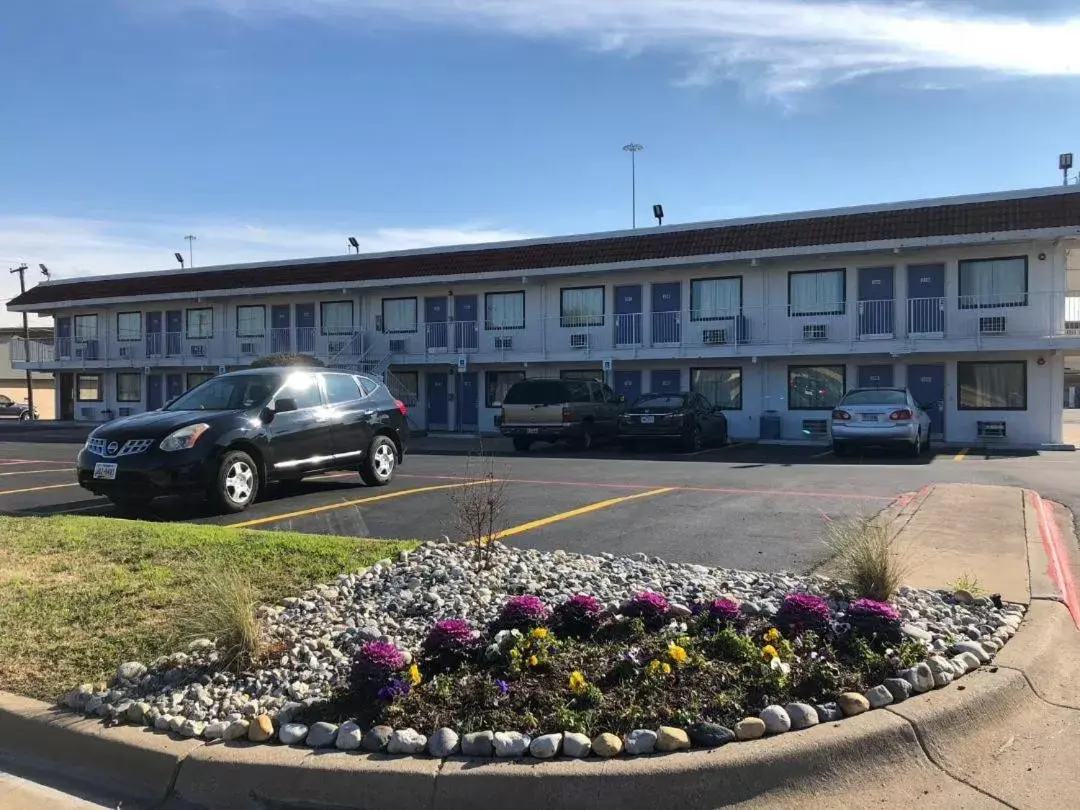 Property Building in Motel 6-North Richland Hills, TX