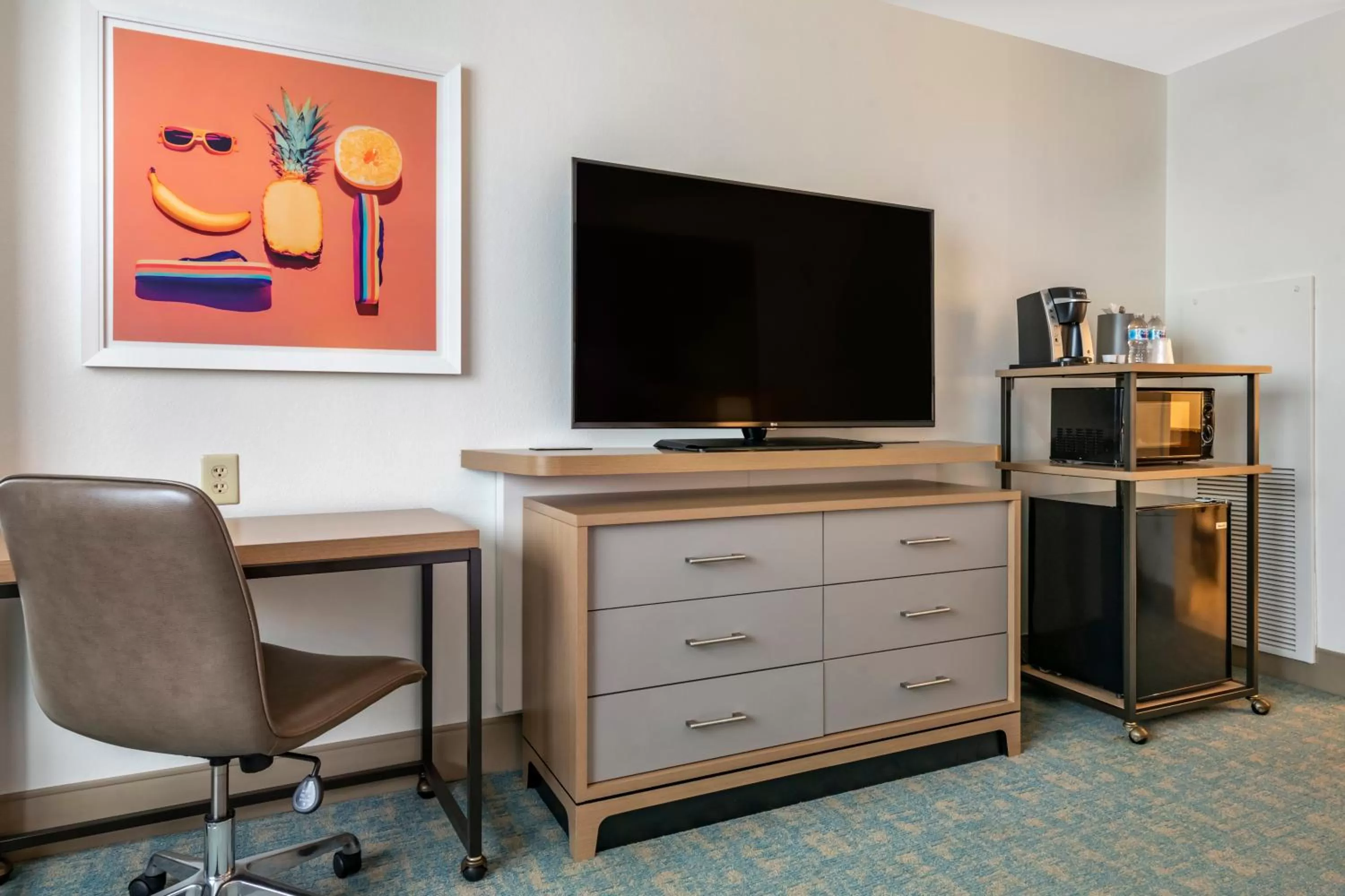 TV and multimedia in Holiday Inn Orlando – Disney Springs® Area by IHG