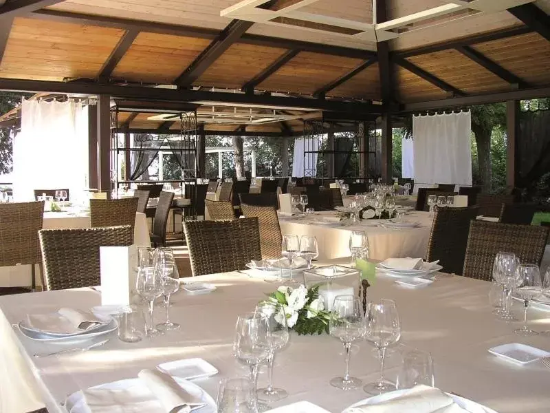 Restaurant/Places to Eat in Domus Park Hotel