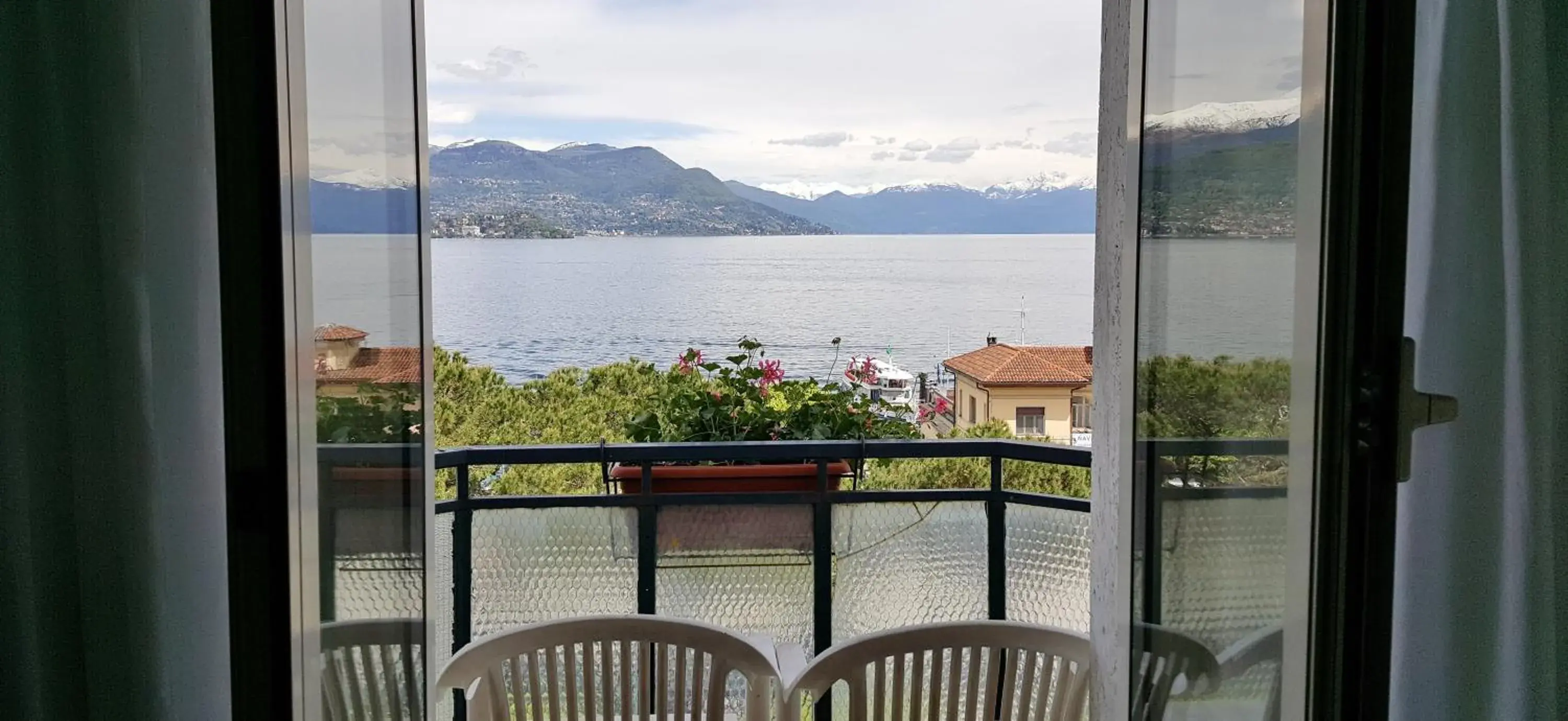 Balcony/Terrace, River View in Hotel Italie et Suisse