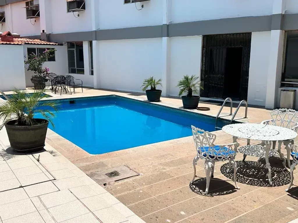 Swimming Pool in Hotel Beddo Express Querétaro