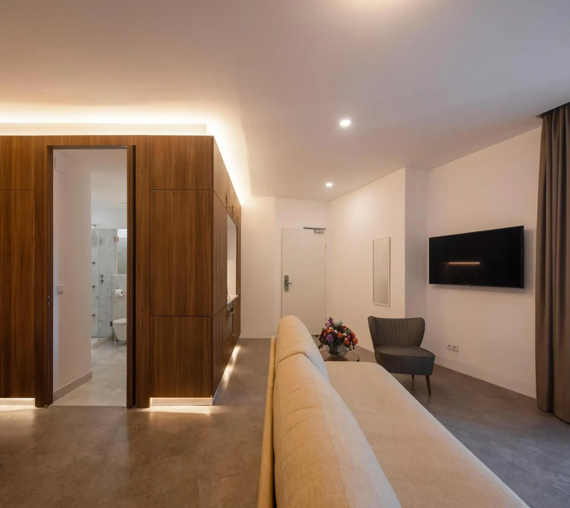 TV/Entertainment Center in Lisbon Serviced Apartments - Avenida