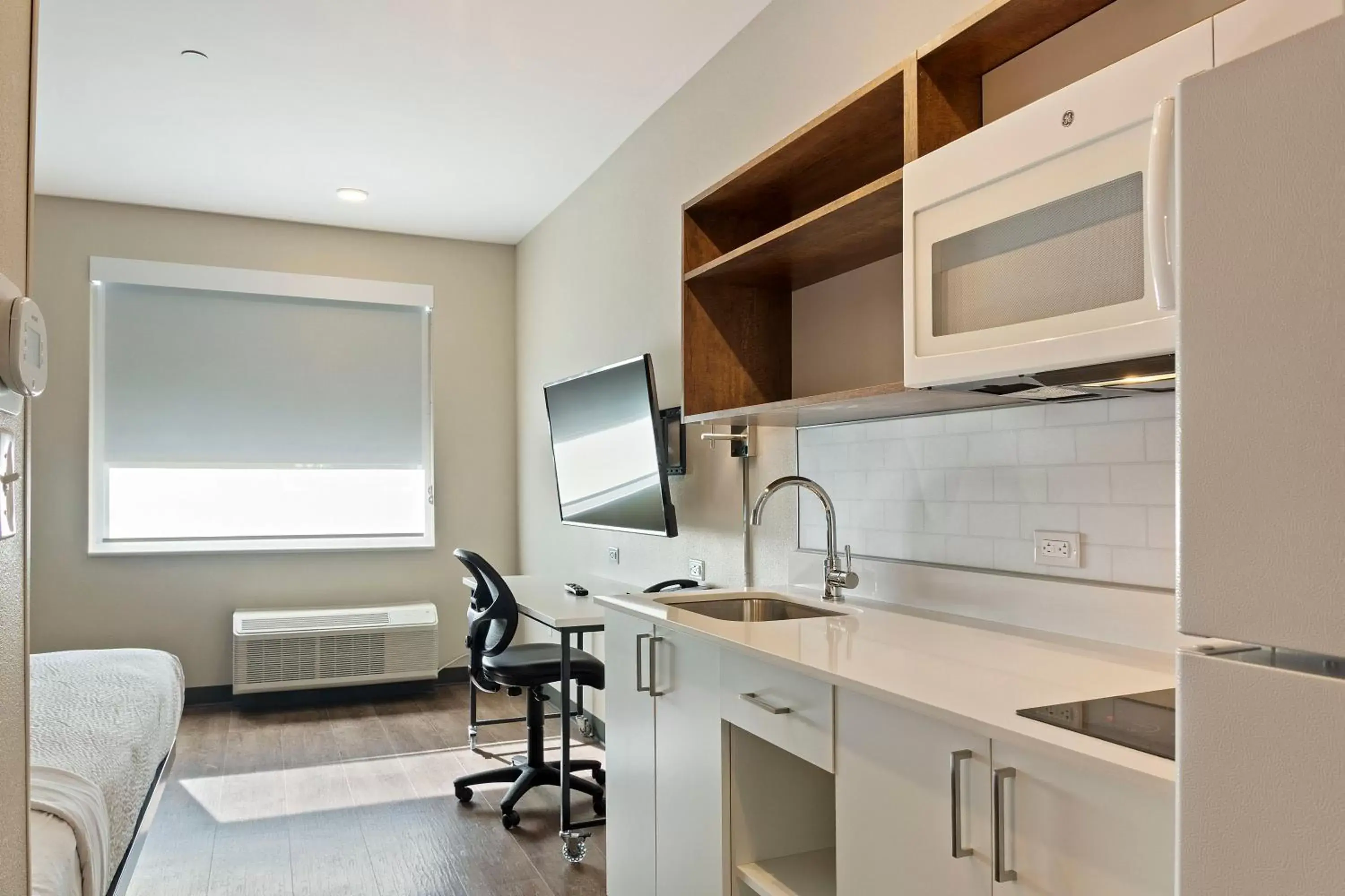 Kitchen or kitchenette, Kitchen/Kitchenette in Extended Stay America Premier Suites - Phoenix - Chandler - Downtown