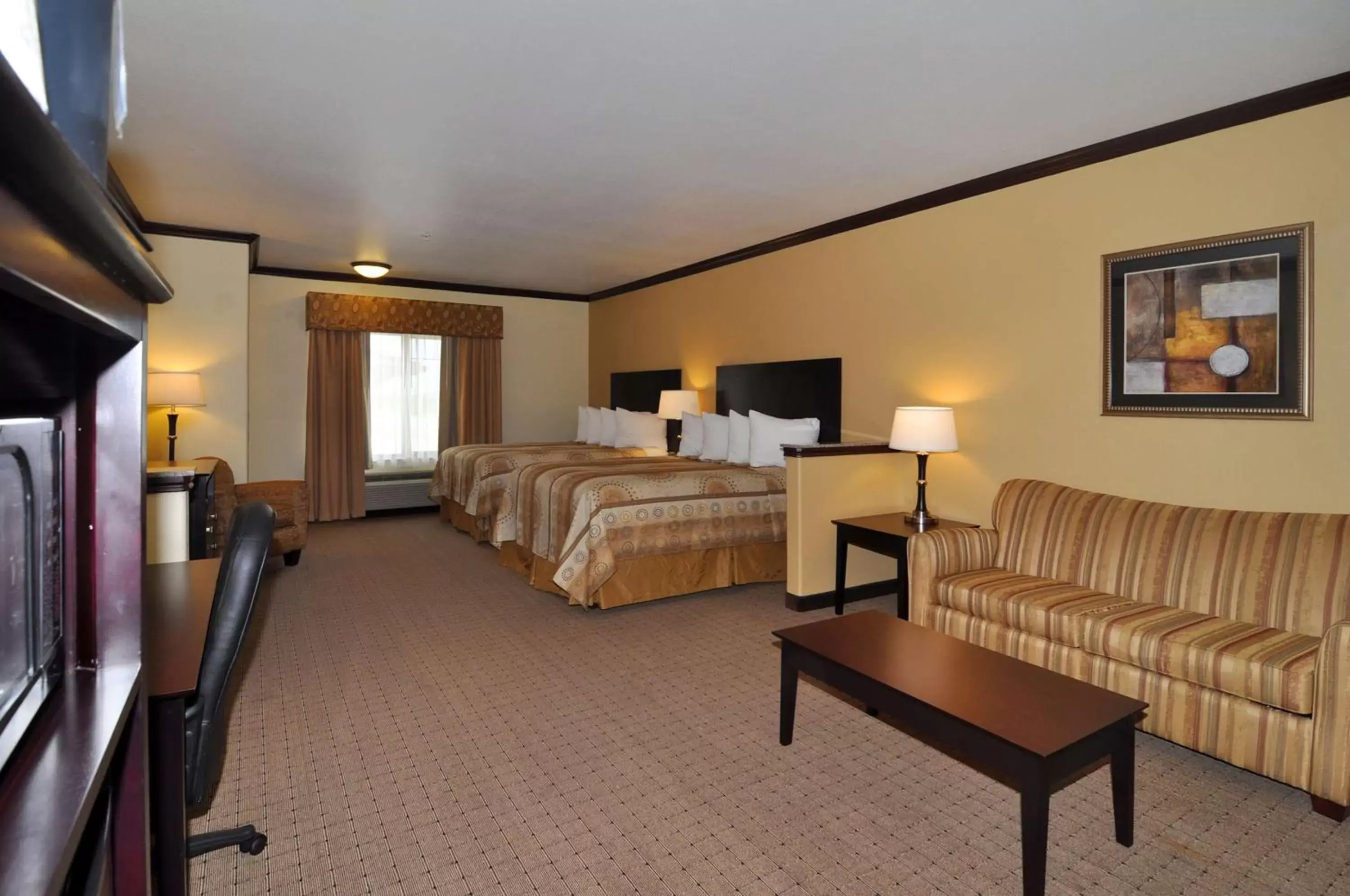 Photo of the whole room in Best Western Plus Royal Mountain Inn & Suites