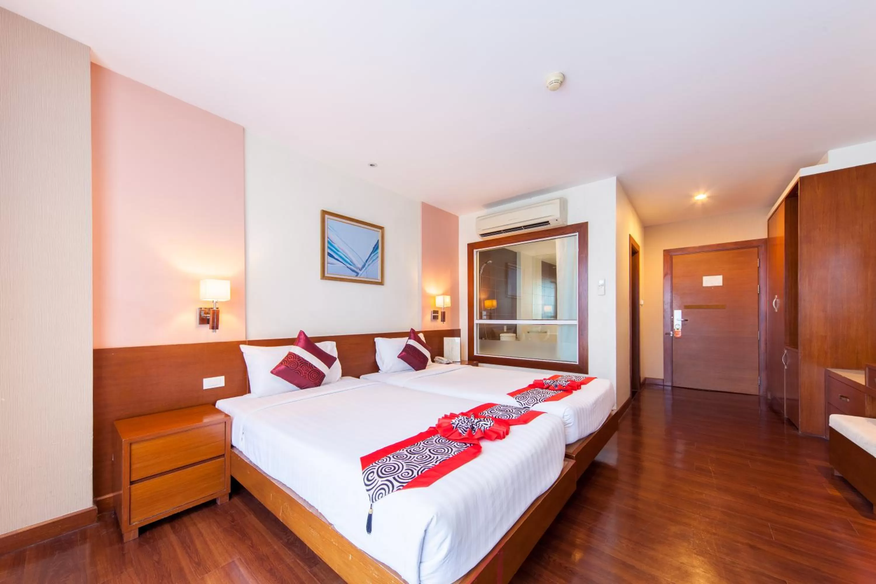 Standard Twin Room in Lantana Resort Hotel Bangkok