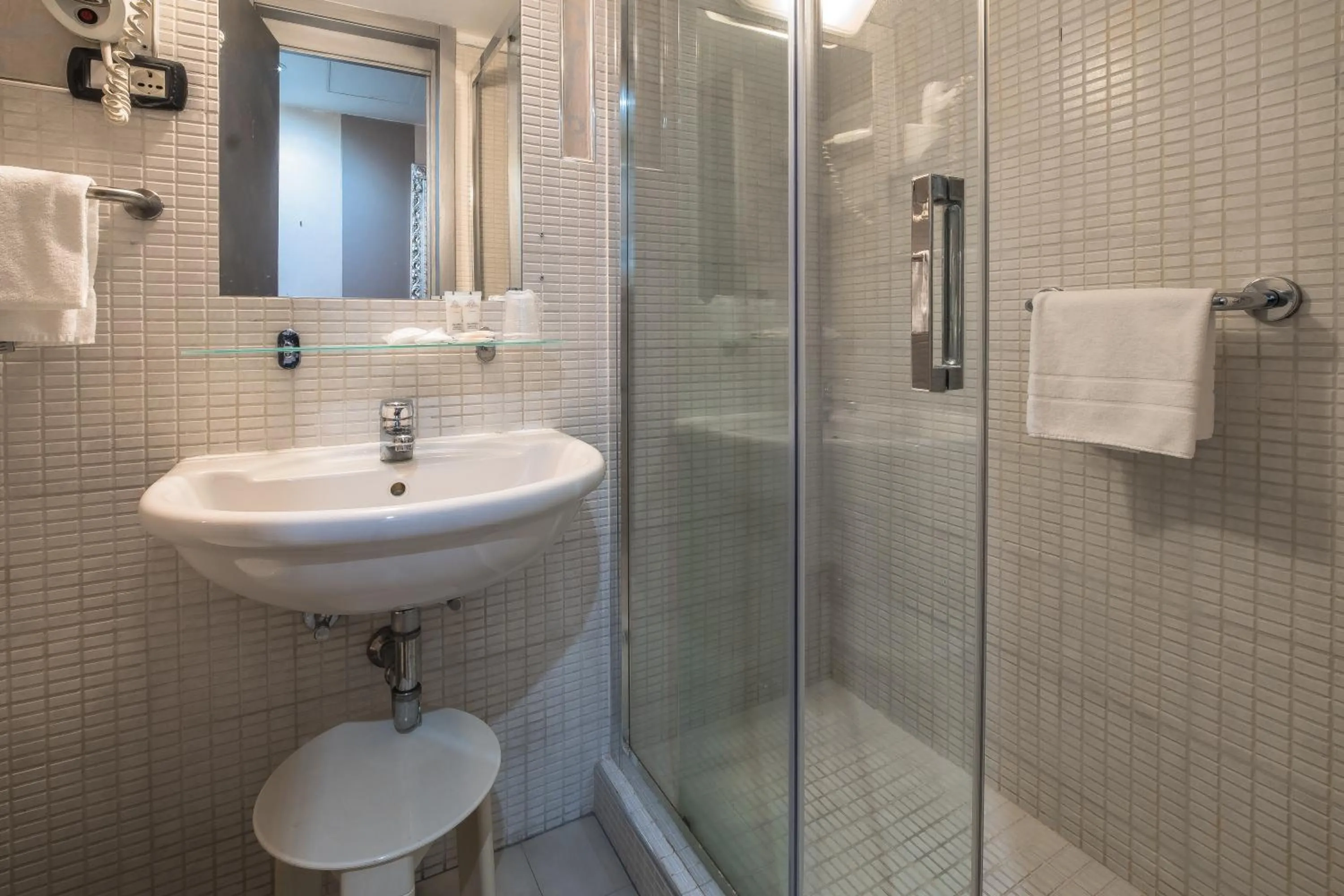 Bathroom in Canova Hotel