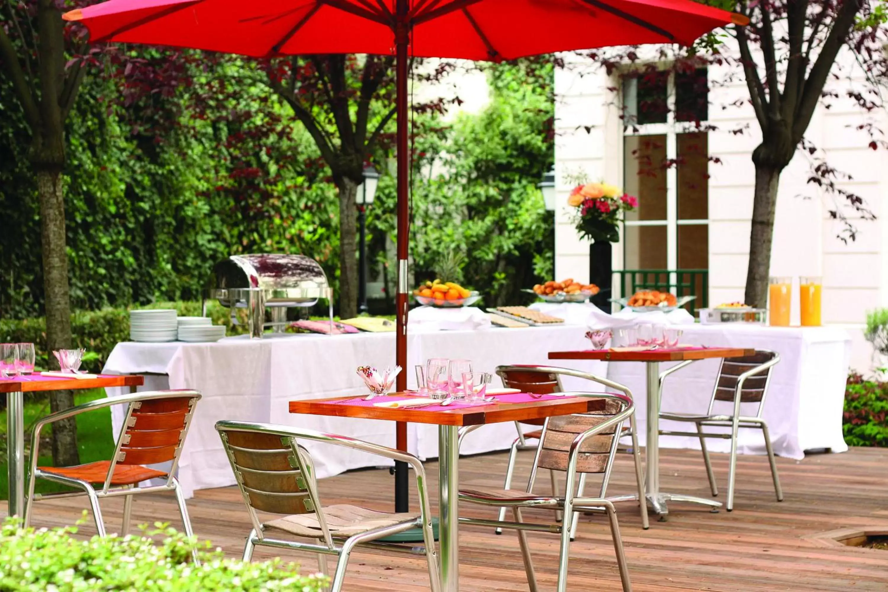 Balcony/Terrace, Restaurant/Places to Eat in Hotel Vacances Bleues Villa Modigliani