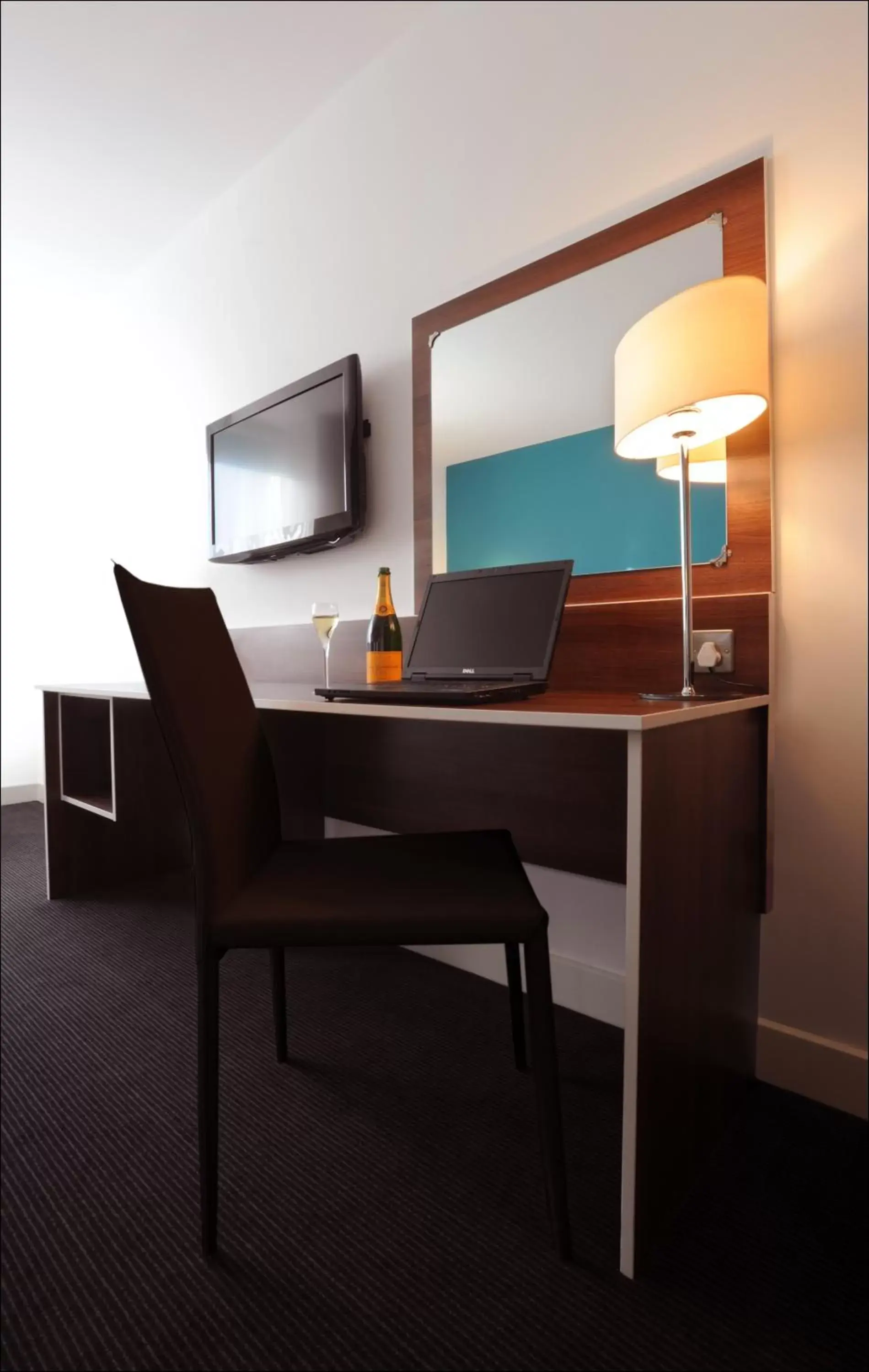 TV and multimedia, TV/Entertainment Center in Heeton Concept Hotel - City Centre Liverpool