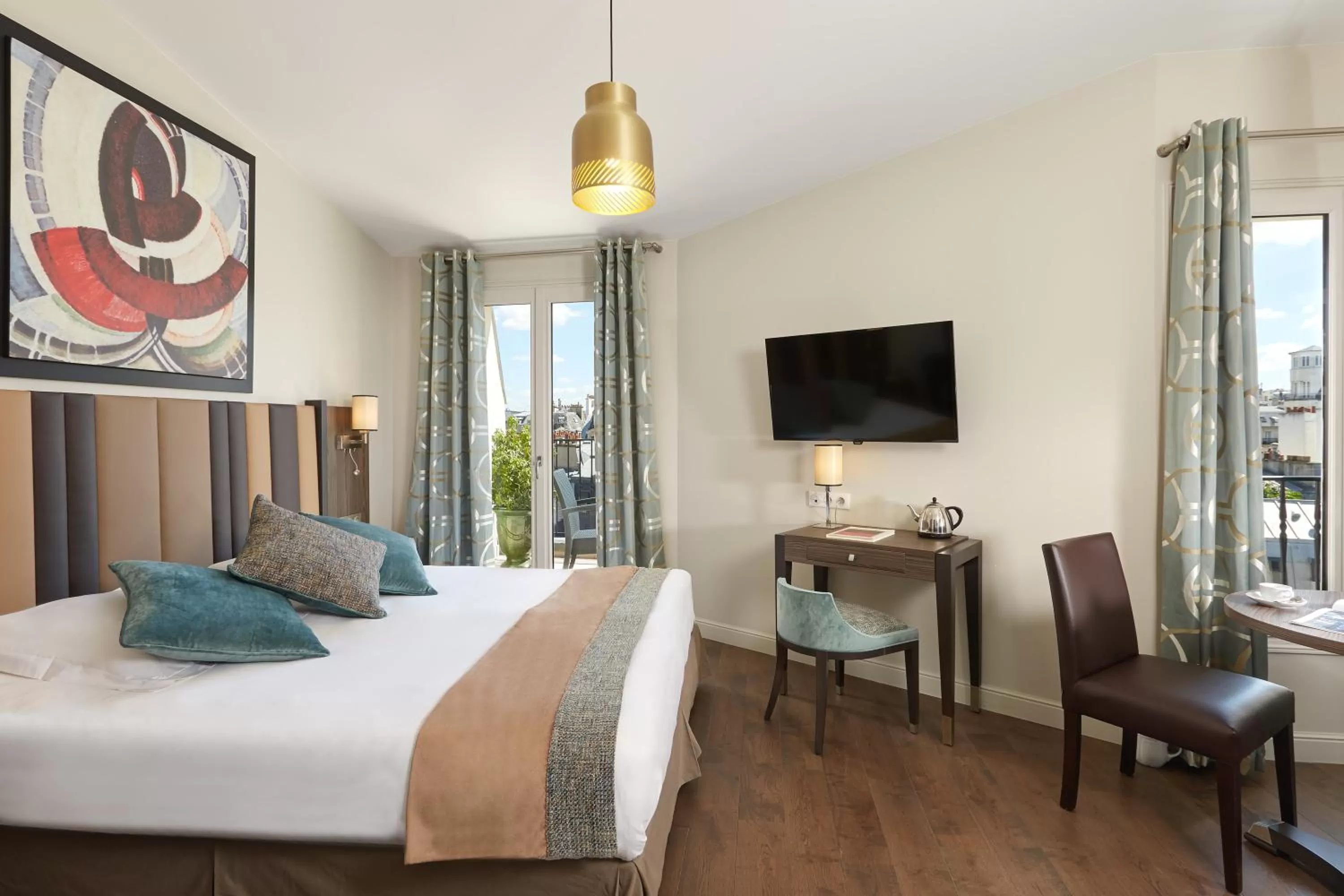 Photo of the whole room, Bed in Régence Etoile