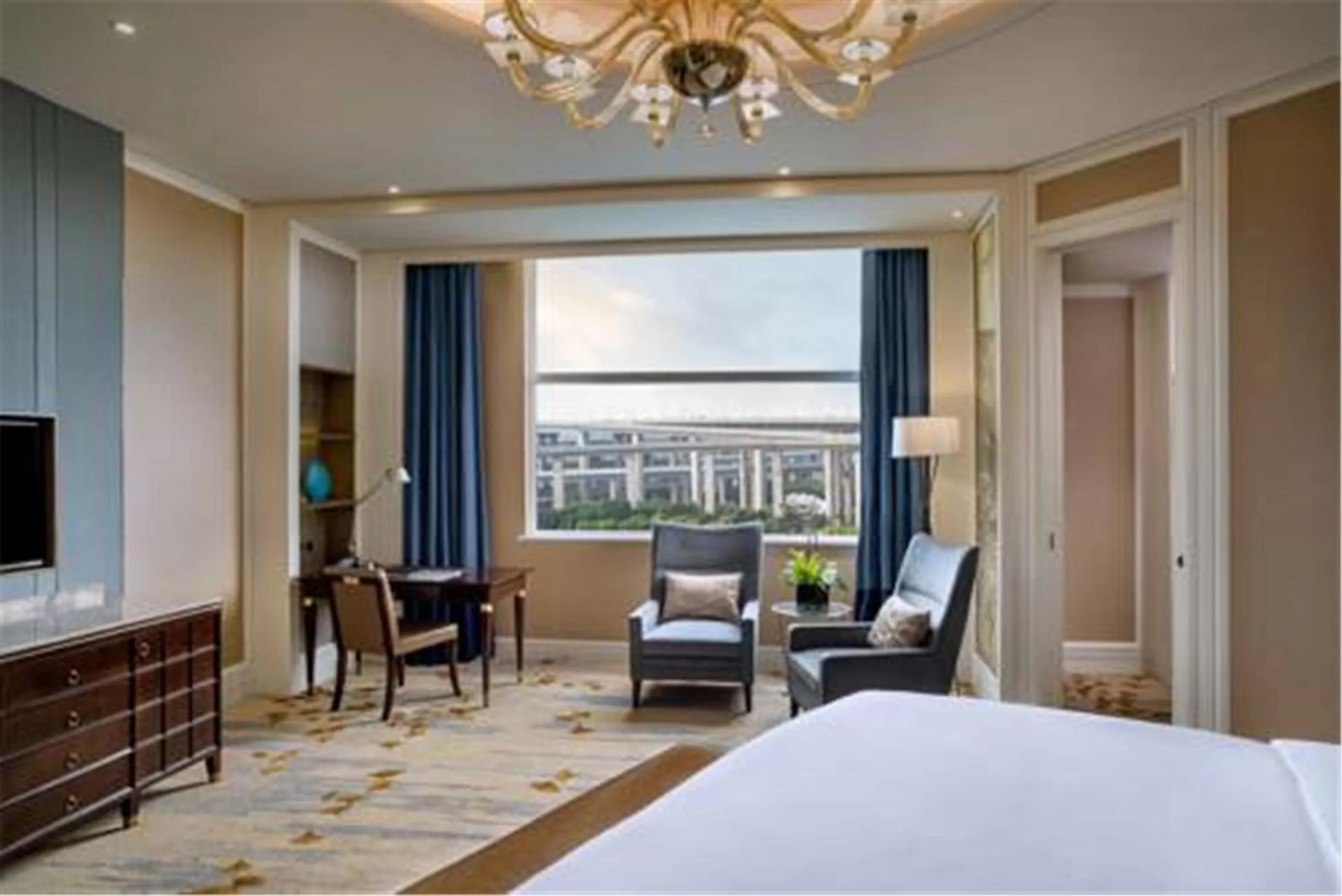 Living room, Bed in Sofitel Shanghai Hongqiao