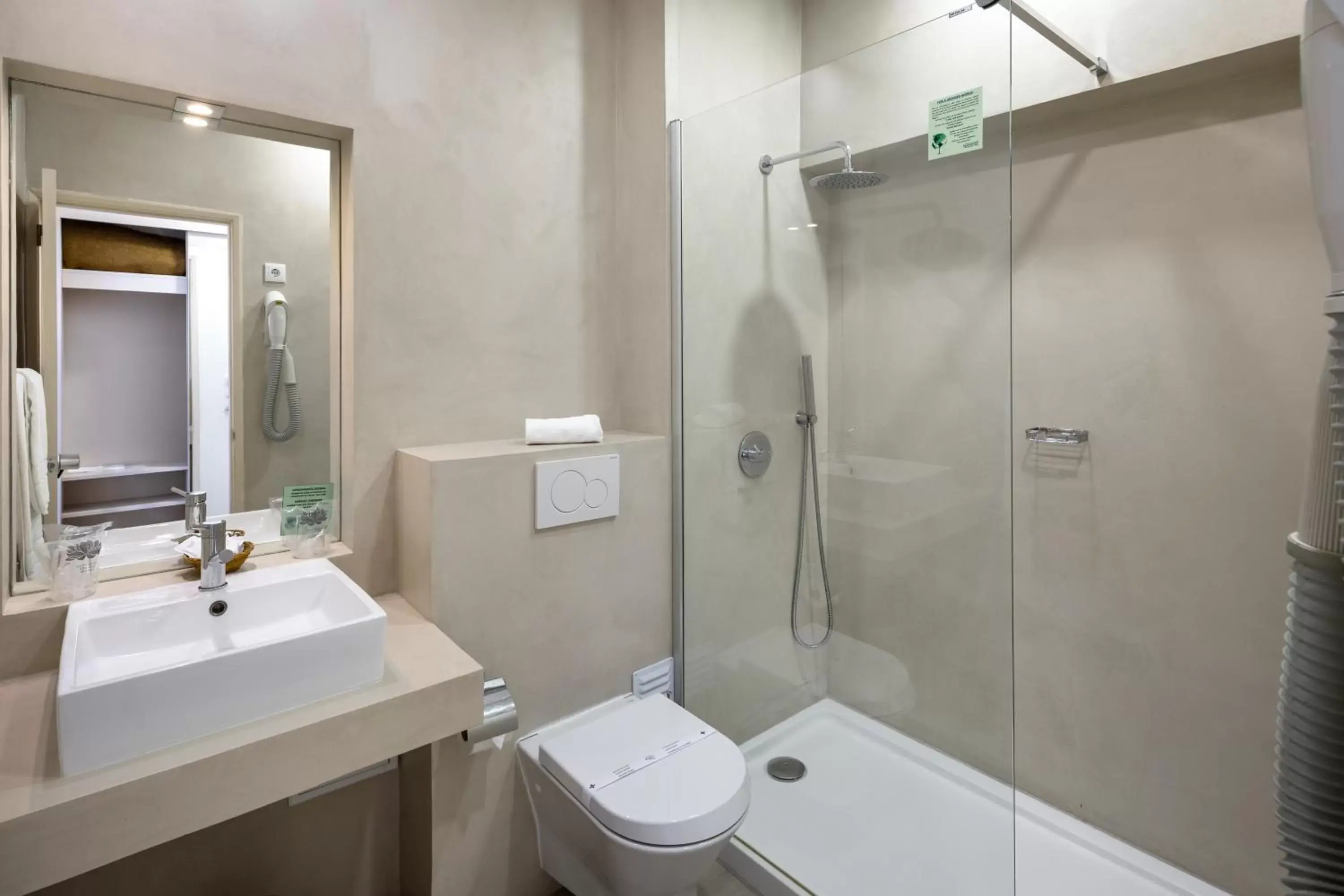 Toilet, Bathroom in Hotel Navegadores