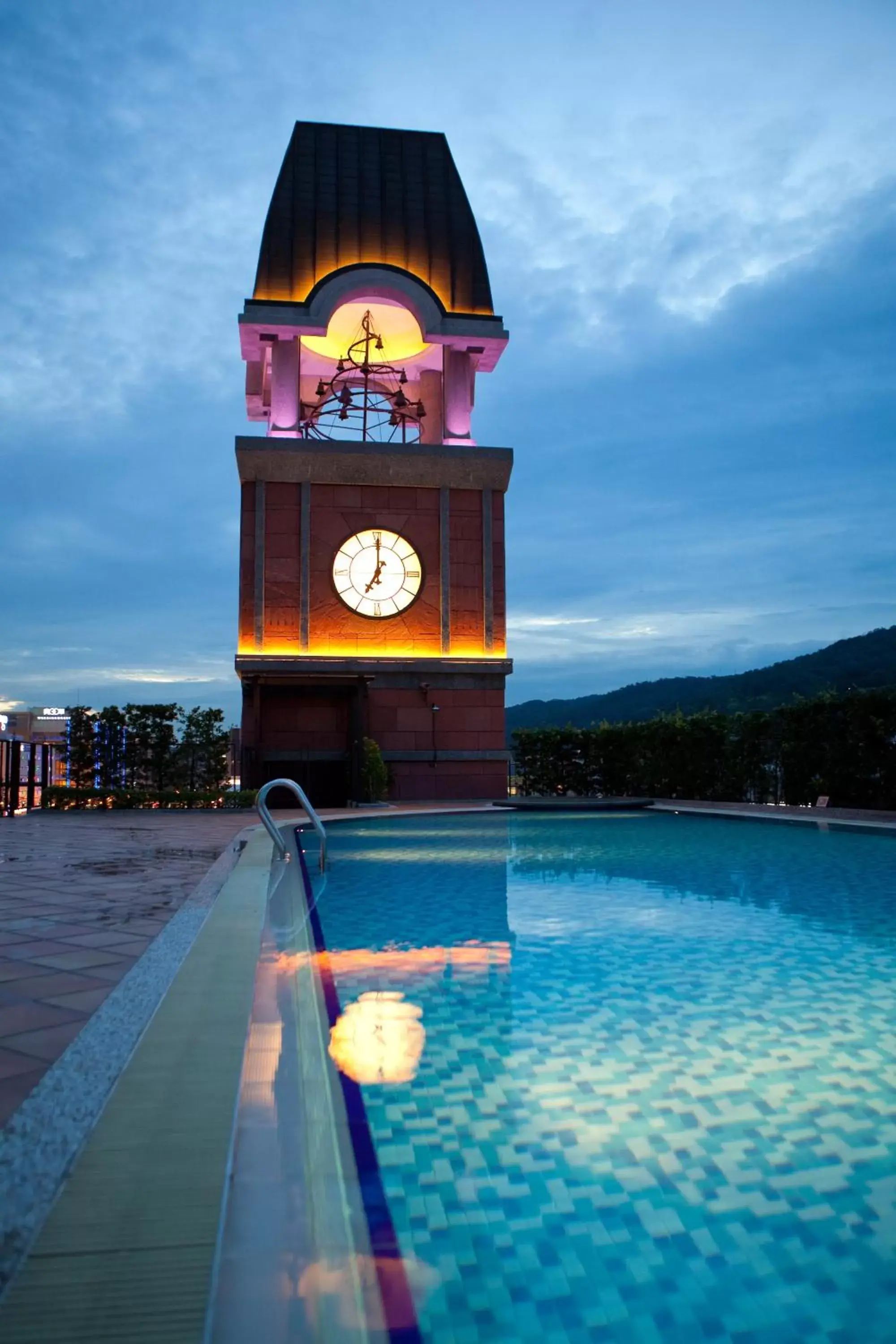 Swimming Pool in Grand Victoria Hotel