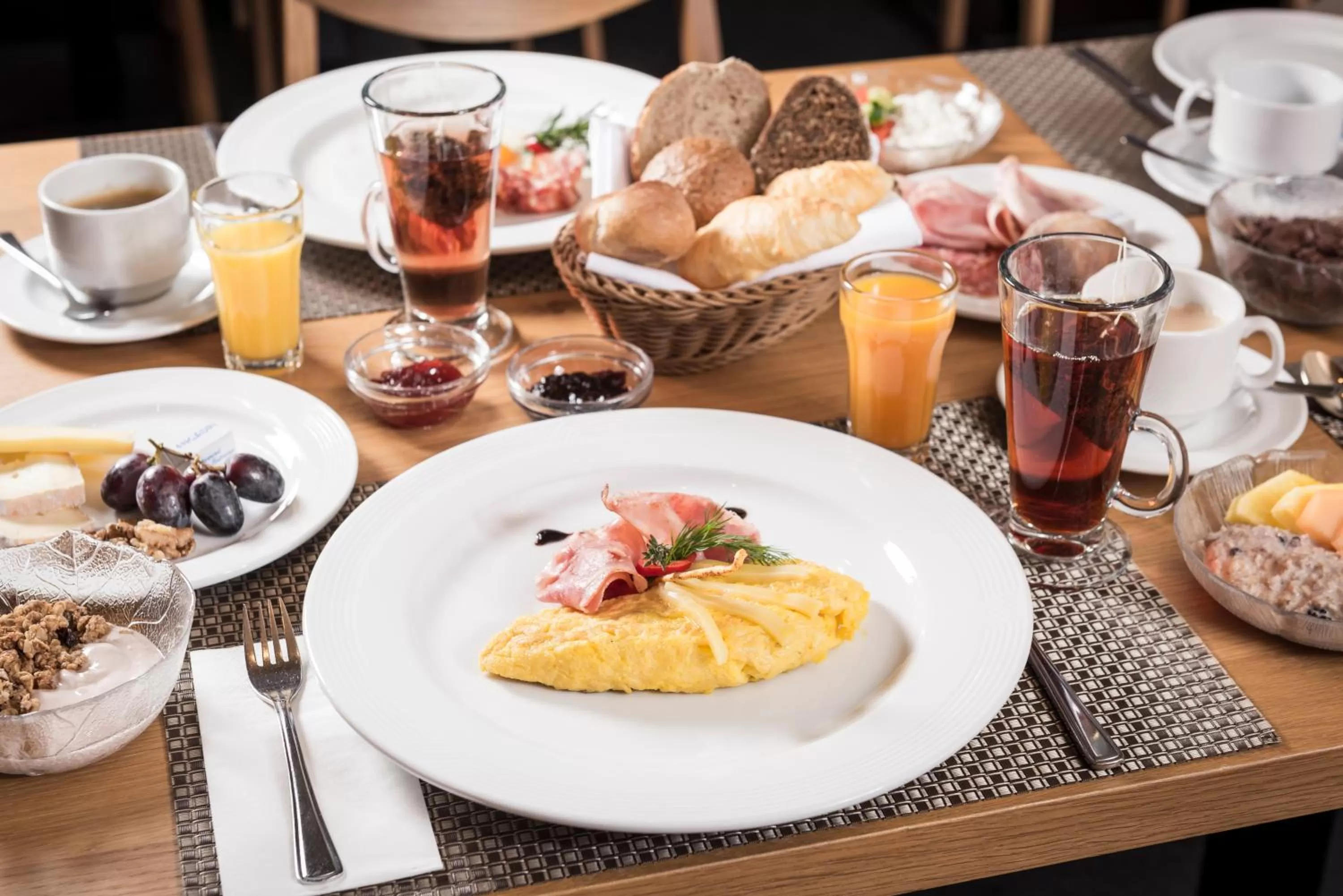 Buffet breakfast, Breakfast in Sternwarte by Randolins