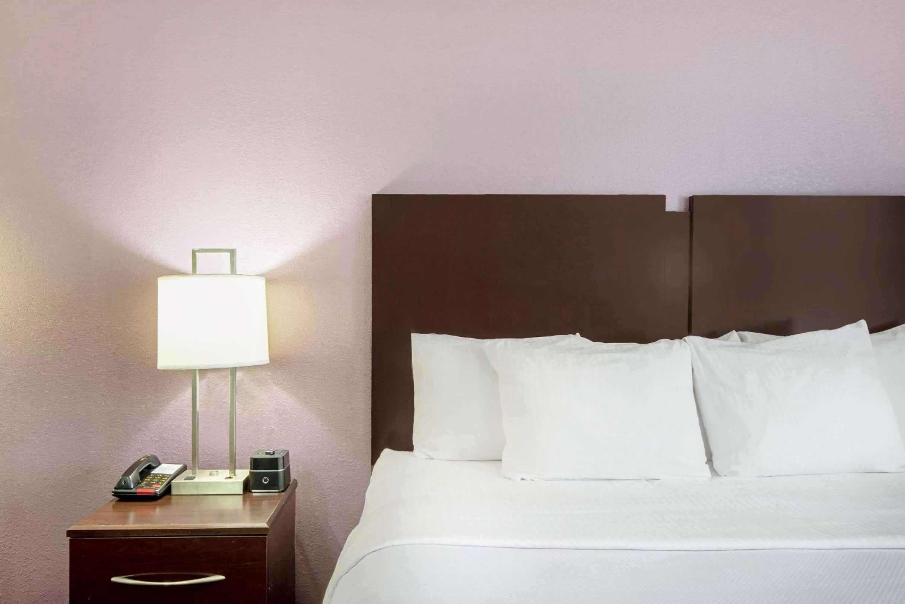 Photo of the whole room, Bed in La Quinta by Wyndham New Cumberland - Harrisburg