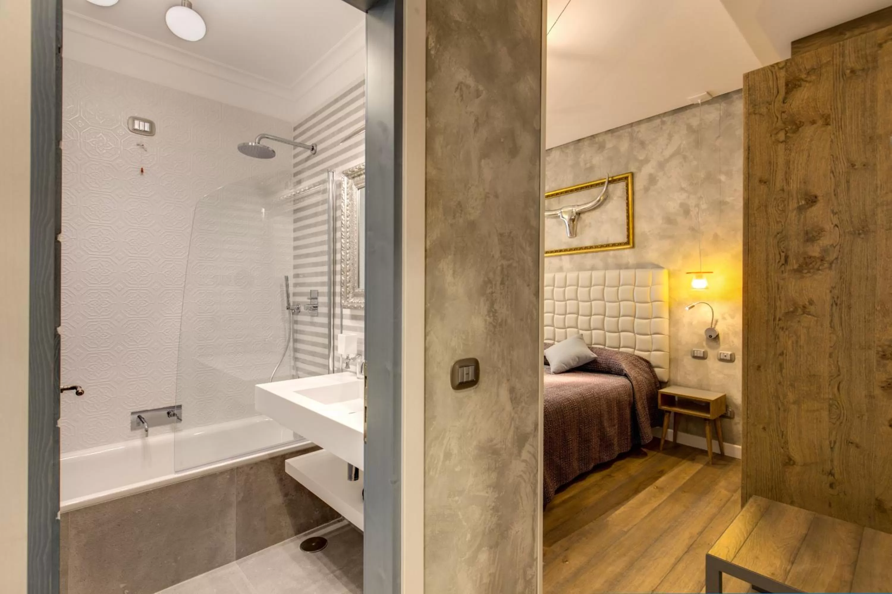Shower, Bed in Parlamento Boutique Hotel