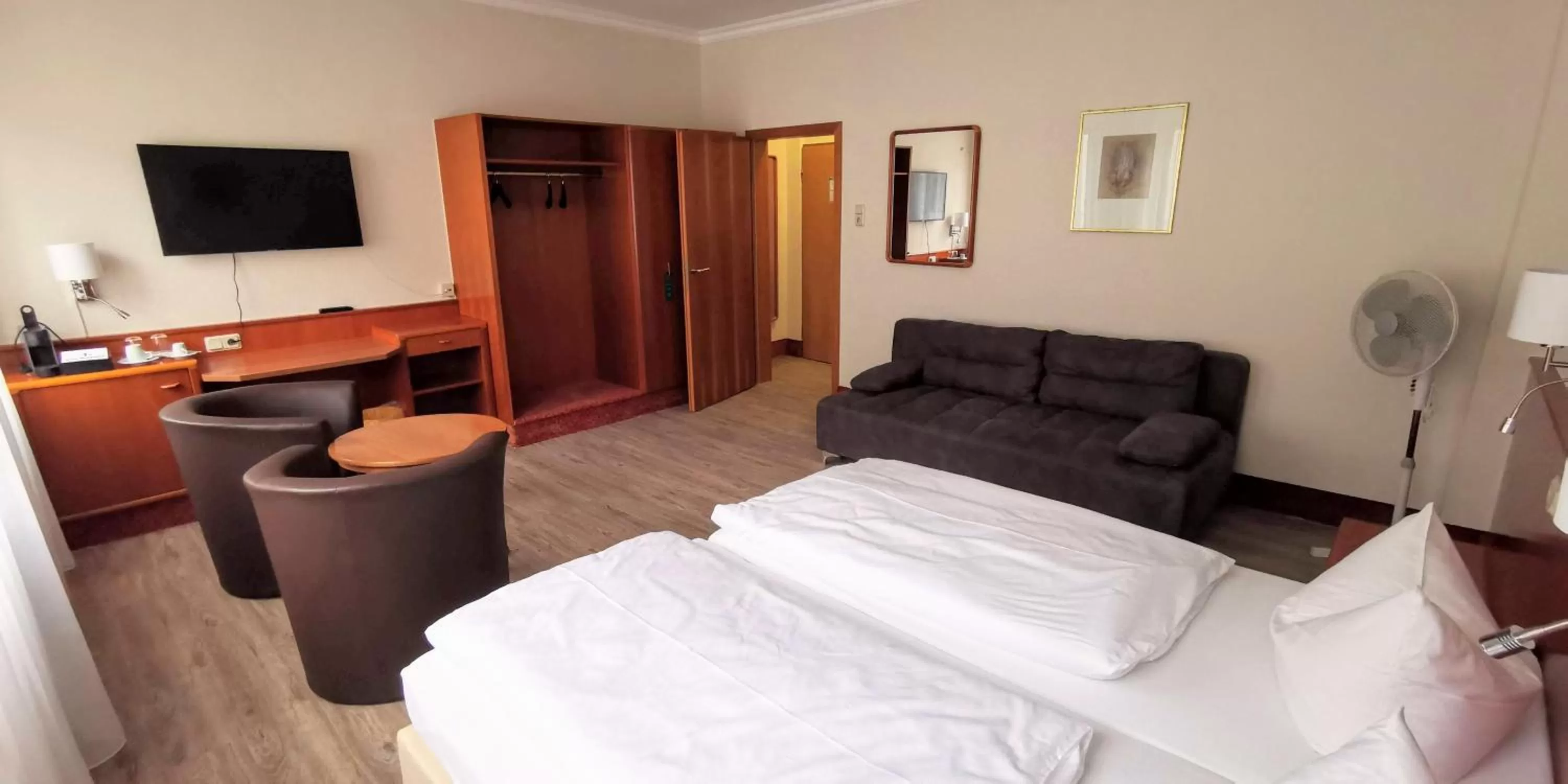 Photo of the whole room, Seating Area in Zum Winzermännle