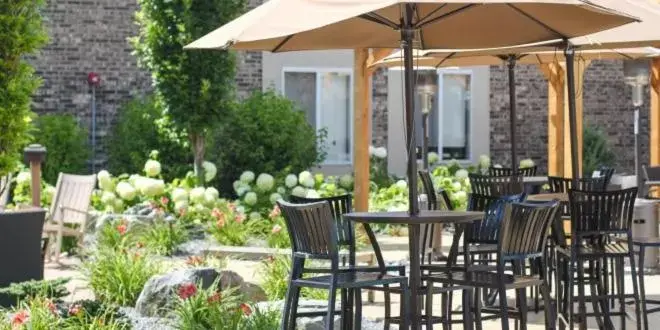 Patio, Restaurant/Places to Eat in Hotel Marshfield, BW Premier Collection