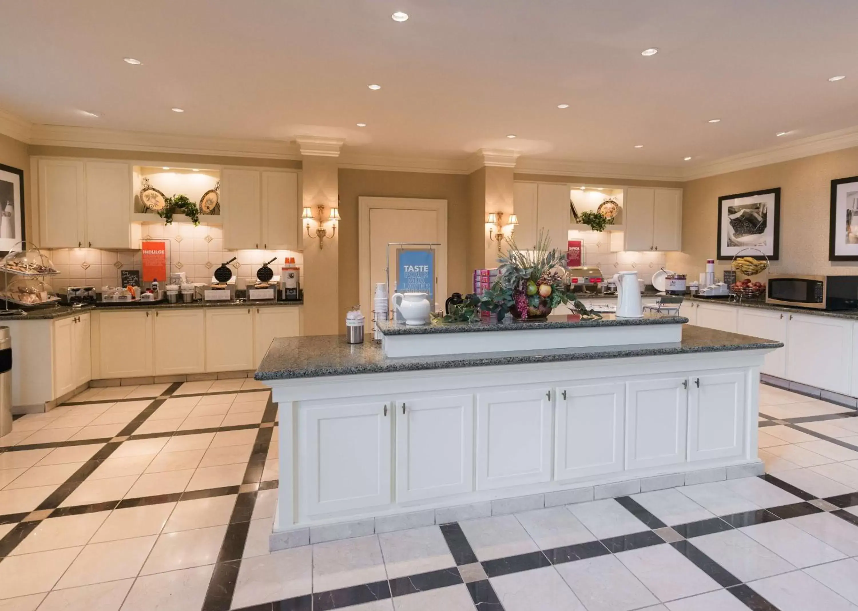 Dining area, Lobby/Reception in Hampton Inn & Suites - Vicksburg