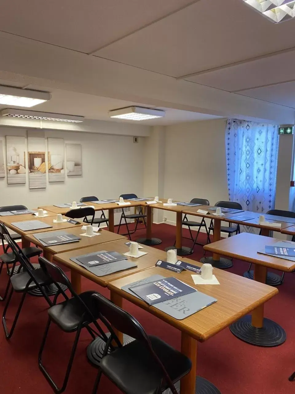 Meeting/conference room in Kyriad Montargis Amilly