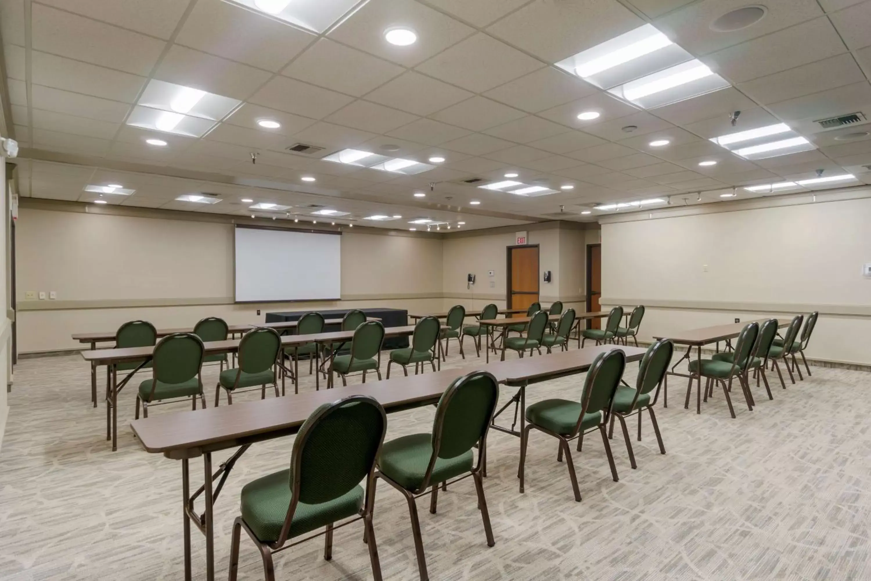 Meeting/conference room in Best Western Plus Oak Harbor Hotel and Conference Center