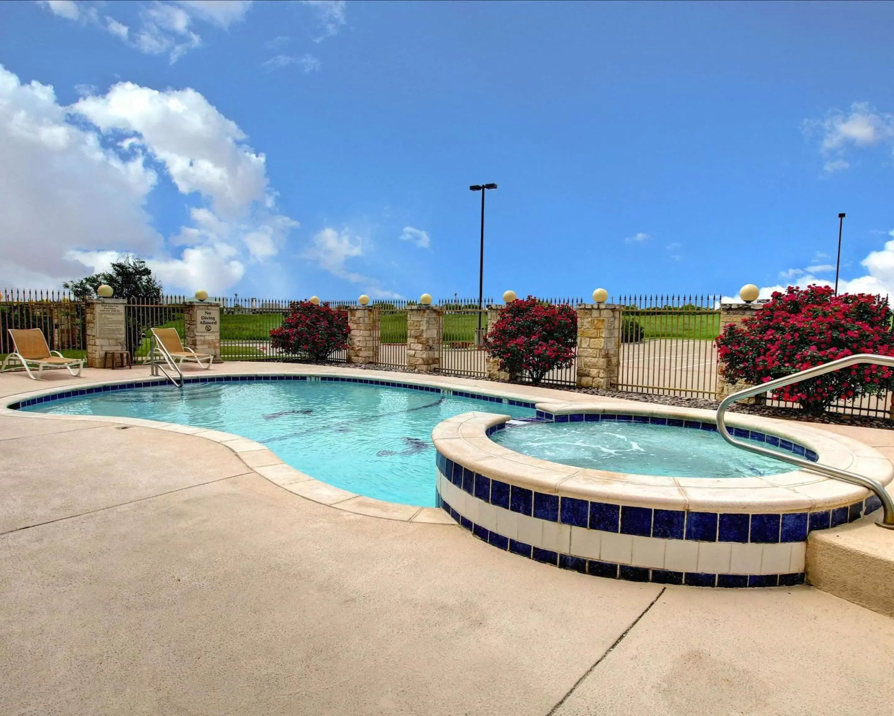 On site, Swimming Pool in Comfort Inn & Suites Alvarado