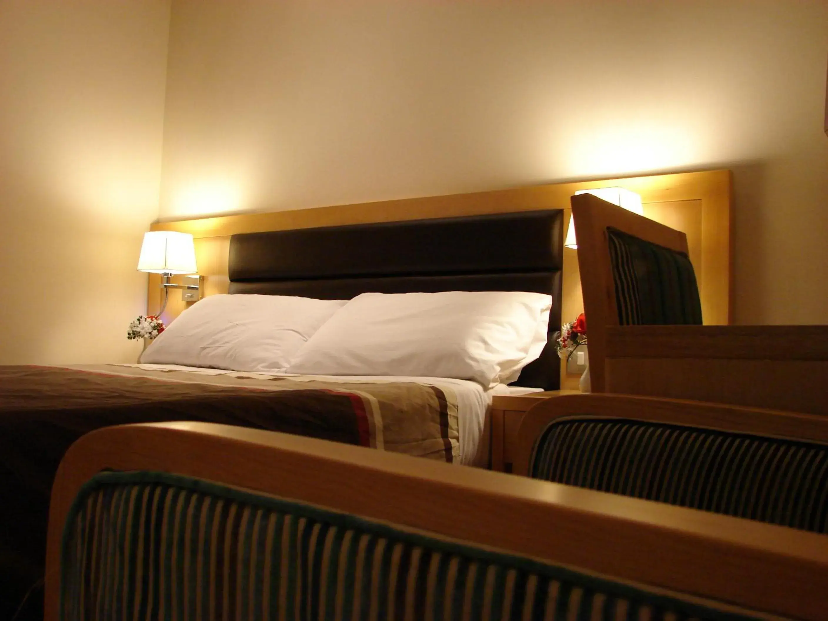 Bed in Cromwell International Hotel