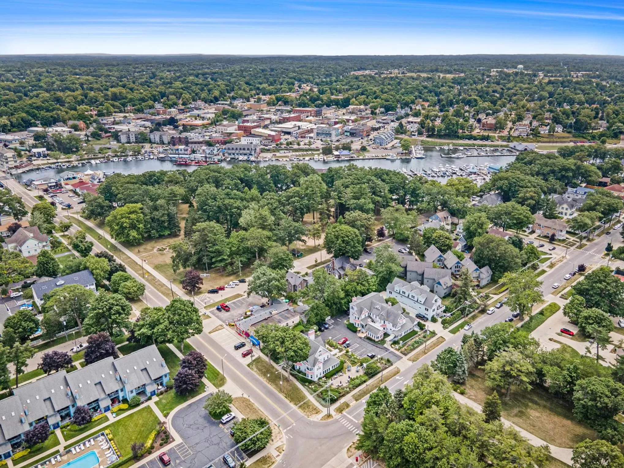 Property building in Yelton Manor Bed and Breakfast
