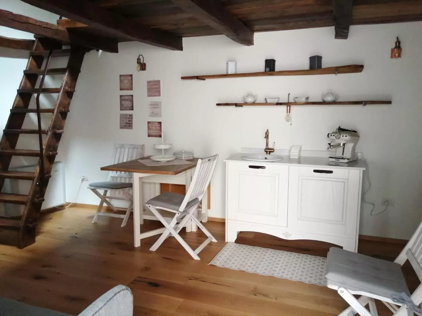 Dining area in B&B e Home Restaurant S'ispera Monolocale uso esclusivo