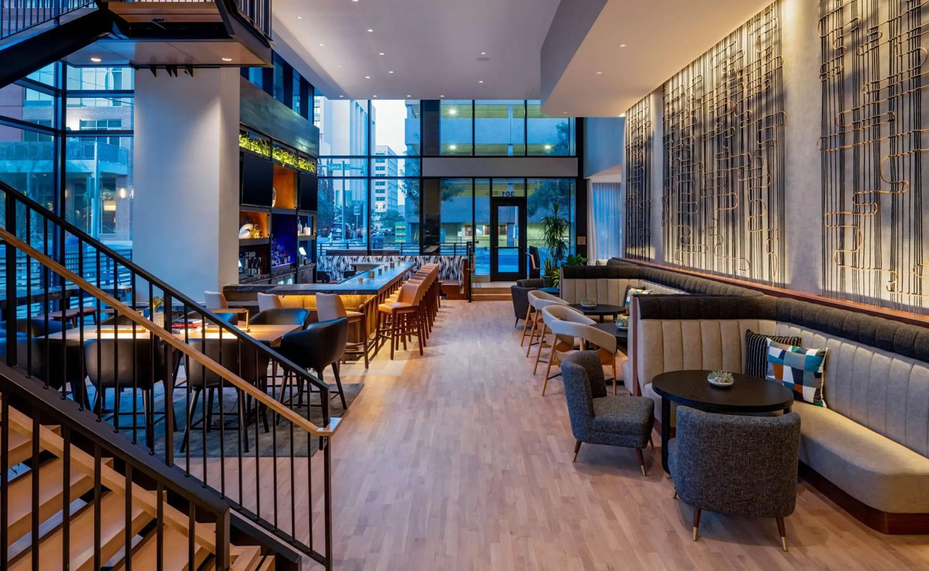 Lounge or bar, Restaurant/Places to Eat in Hilton Garden Inn Austin University Capitol District