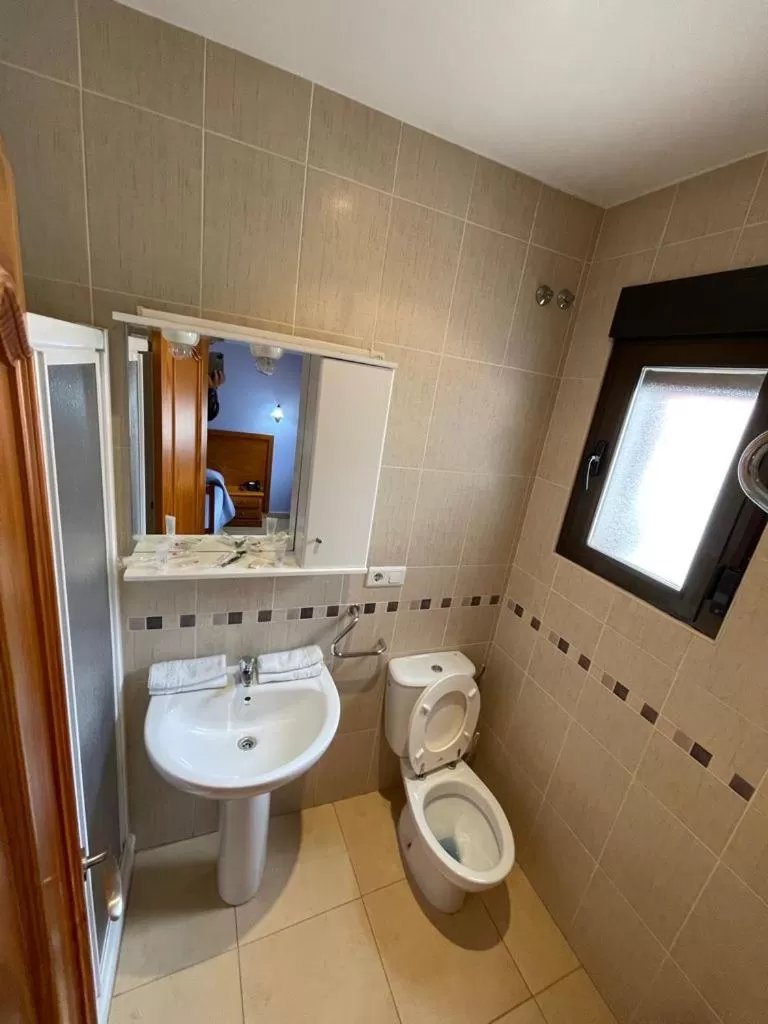 Bathroom in HOTEL Restaurante la barca