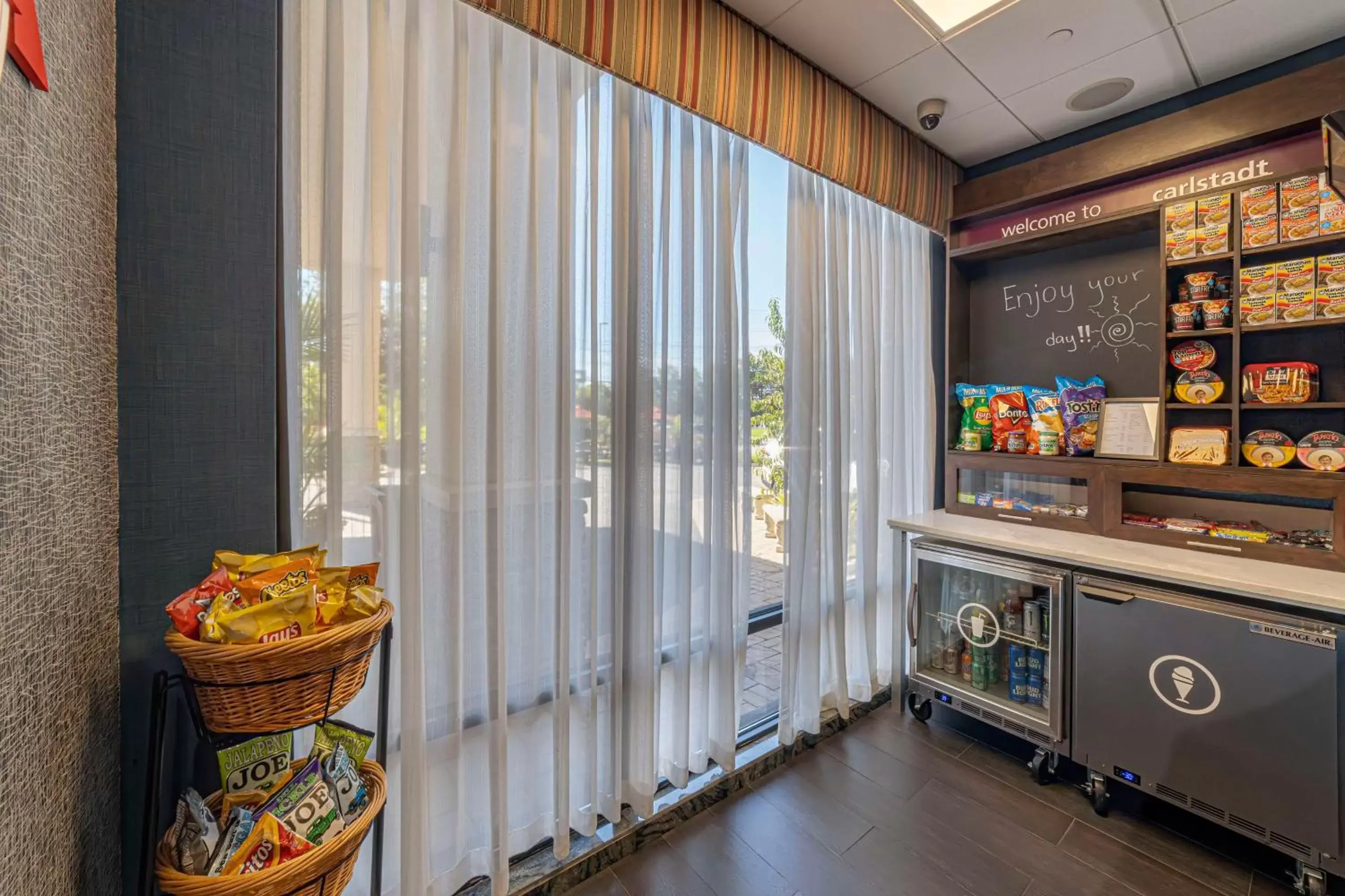 Restaurant/places to eat in Hampton Inn Carlstadt At The Meadowlands