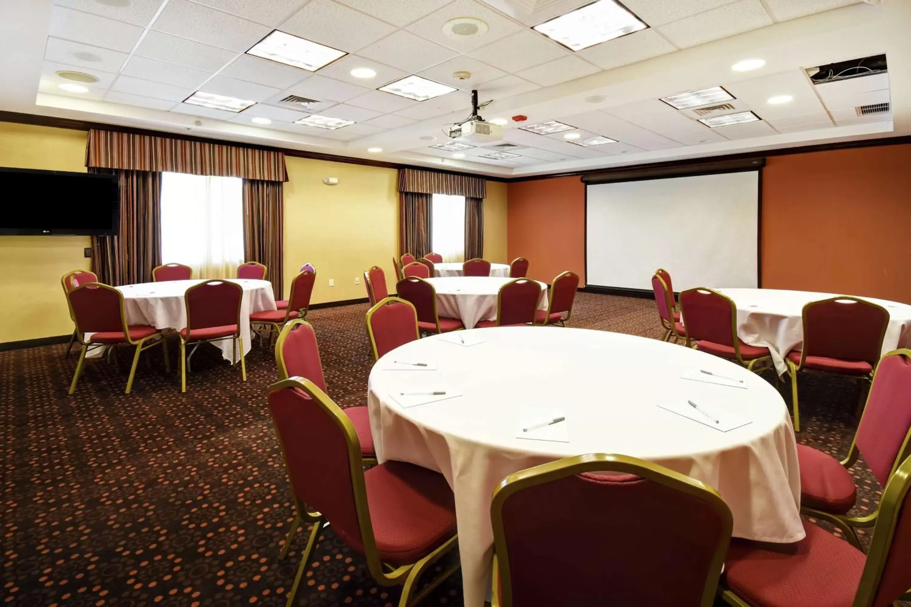 Meeting/conference room in Hampton Inn & Suites Folsom