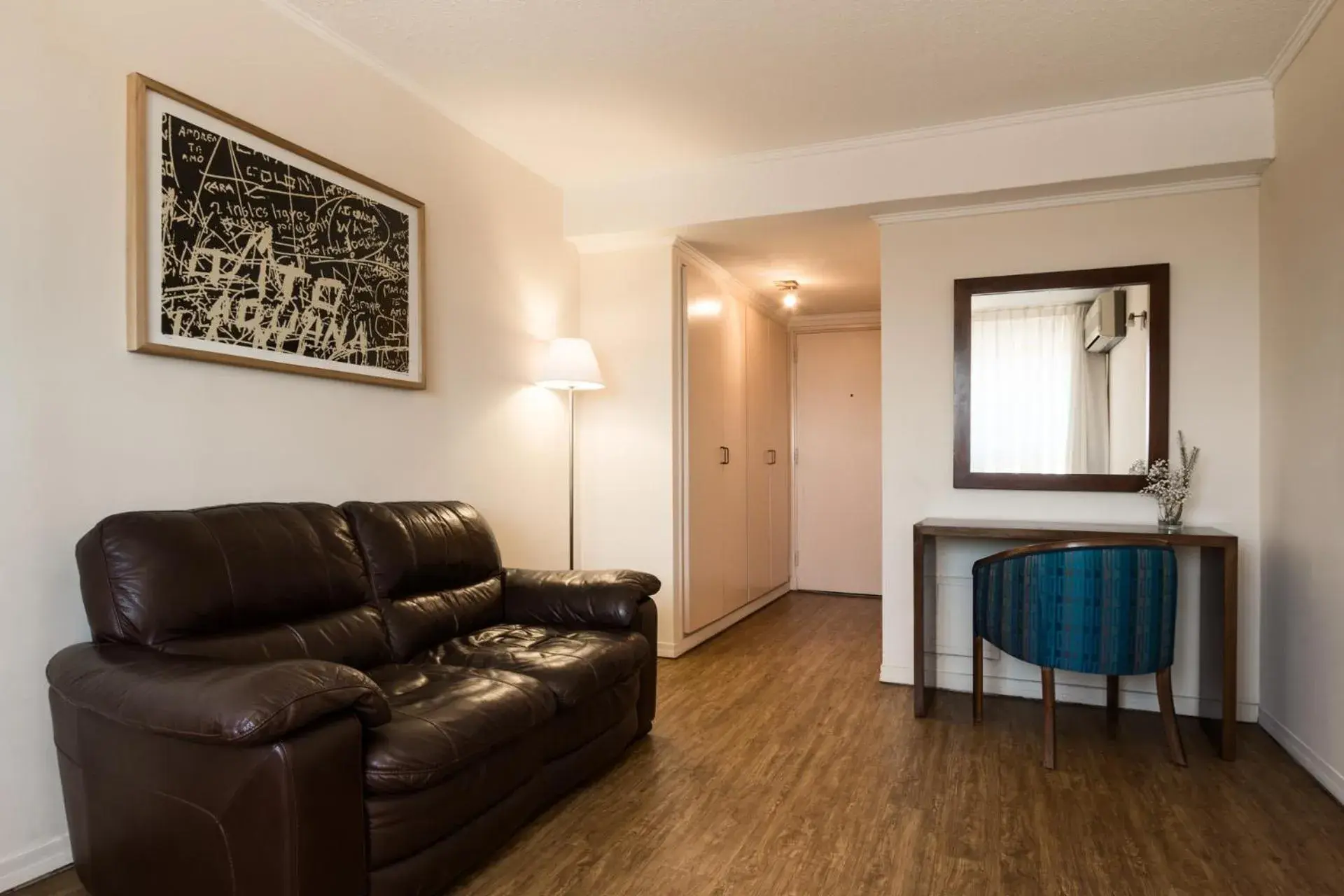 Living room, Seating Area in Days Inn Montevideo