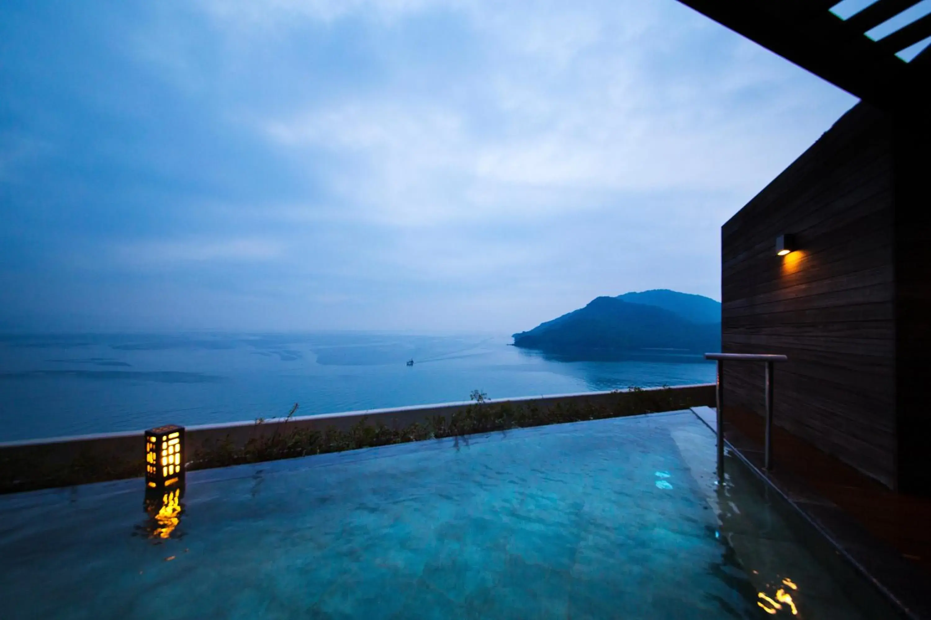 Hot Spring Bath in Hotel Ofutei