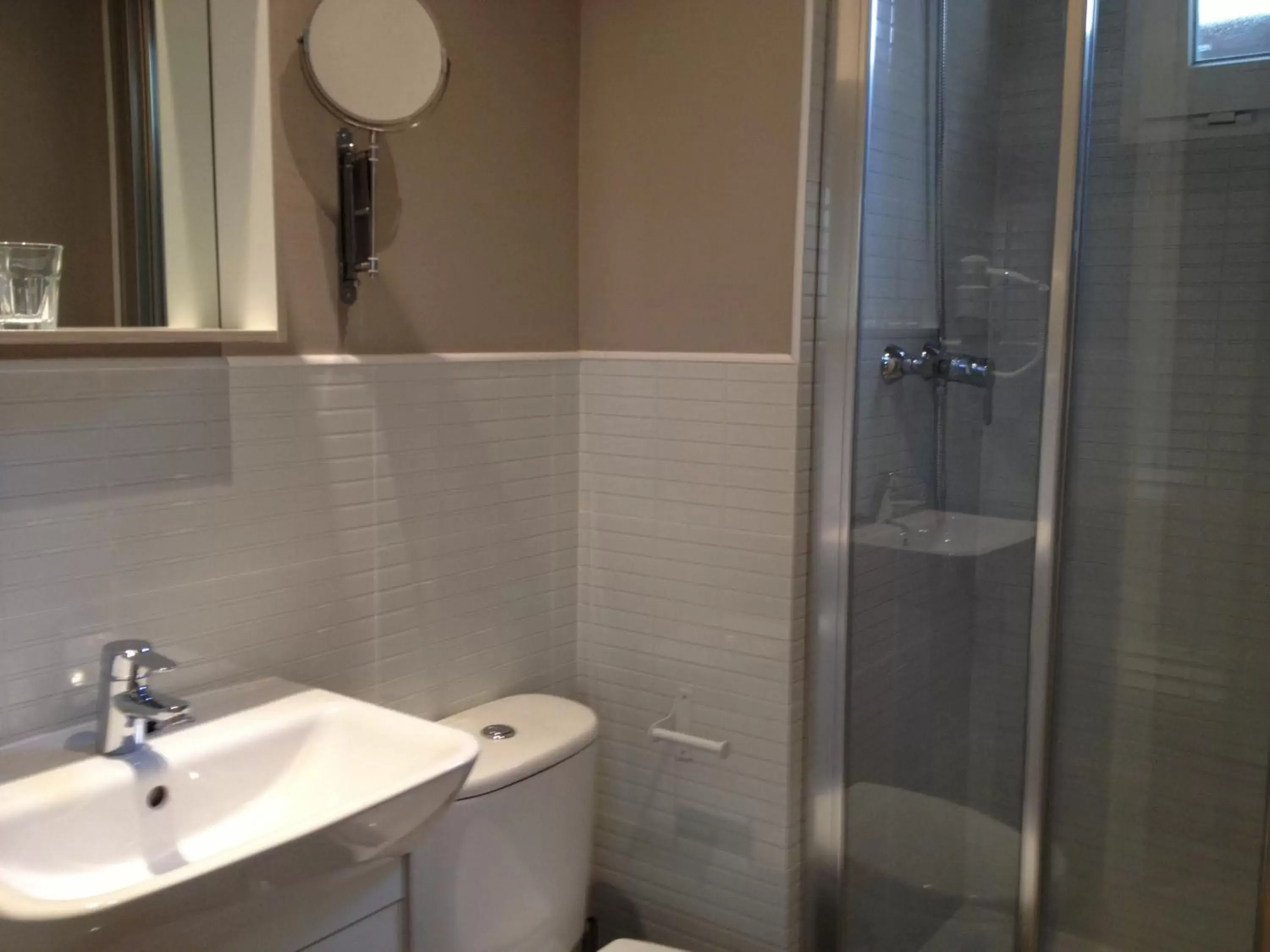 Shower, Bathroom in MD Modern Hotel - Jardines