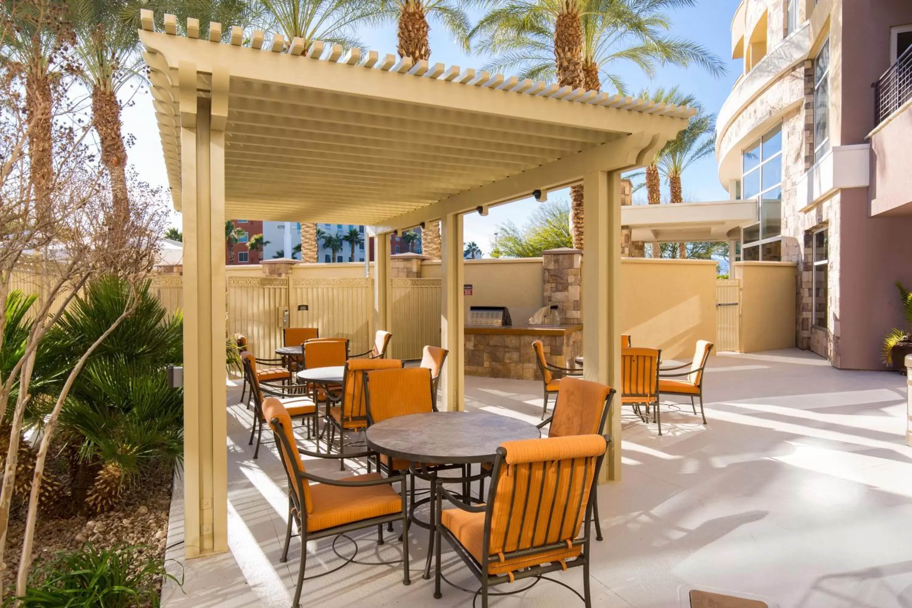 Patio, Restaurant/Places to Eat in Staybridge Suites Las Vegas - Stadium District