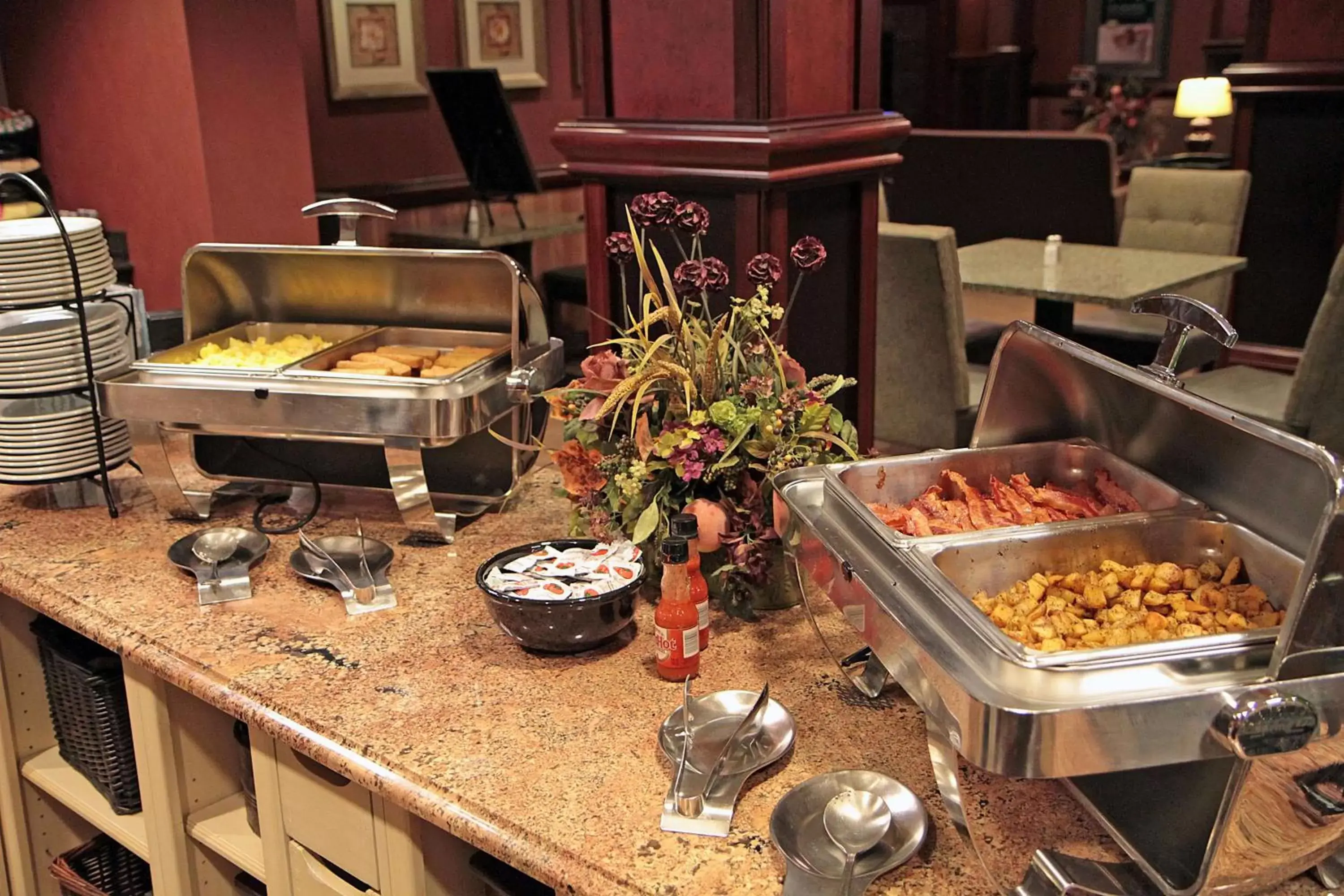 Dining area in Homewood Suites by Hilton Bloomington