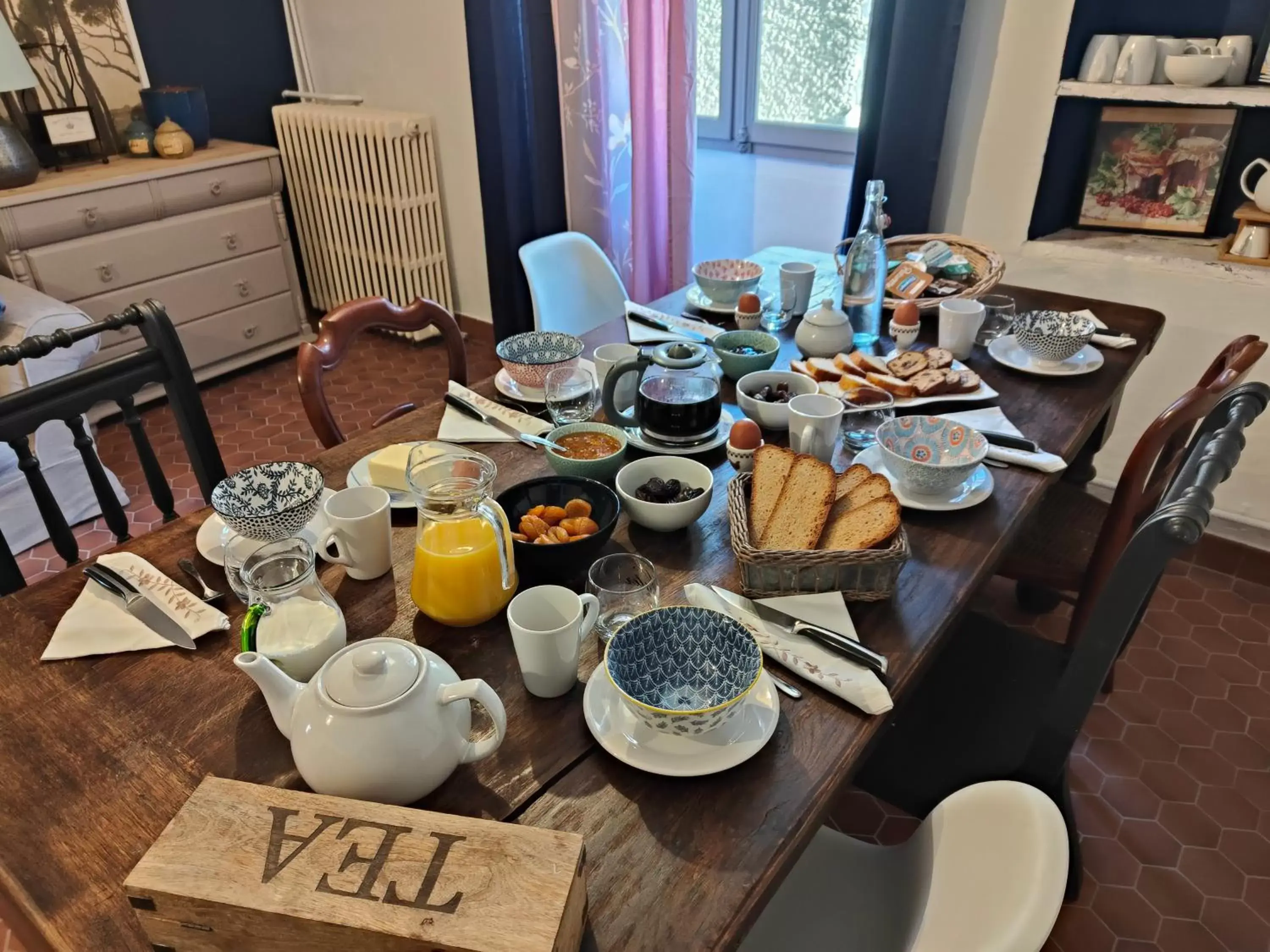 Restaurant/places to eat, Breakfast in Le Chat Botté Chambres et Table d'hôte sur réservation
