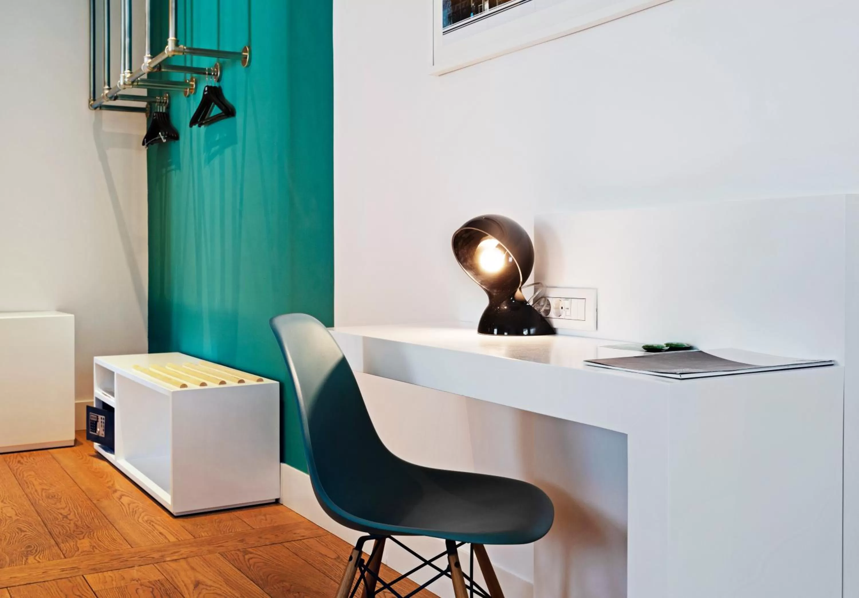 wardrobe in One Shot Prado