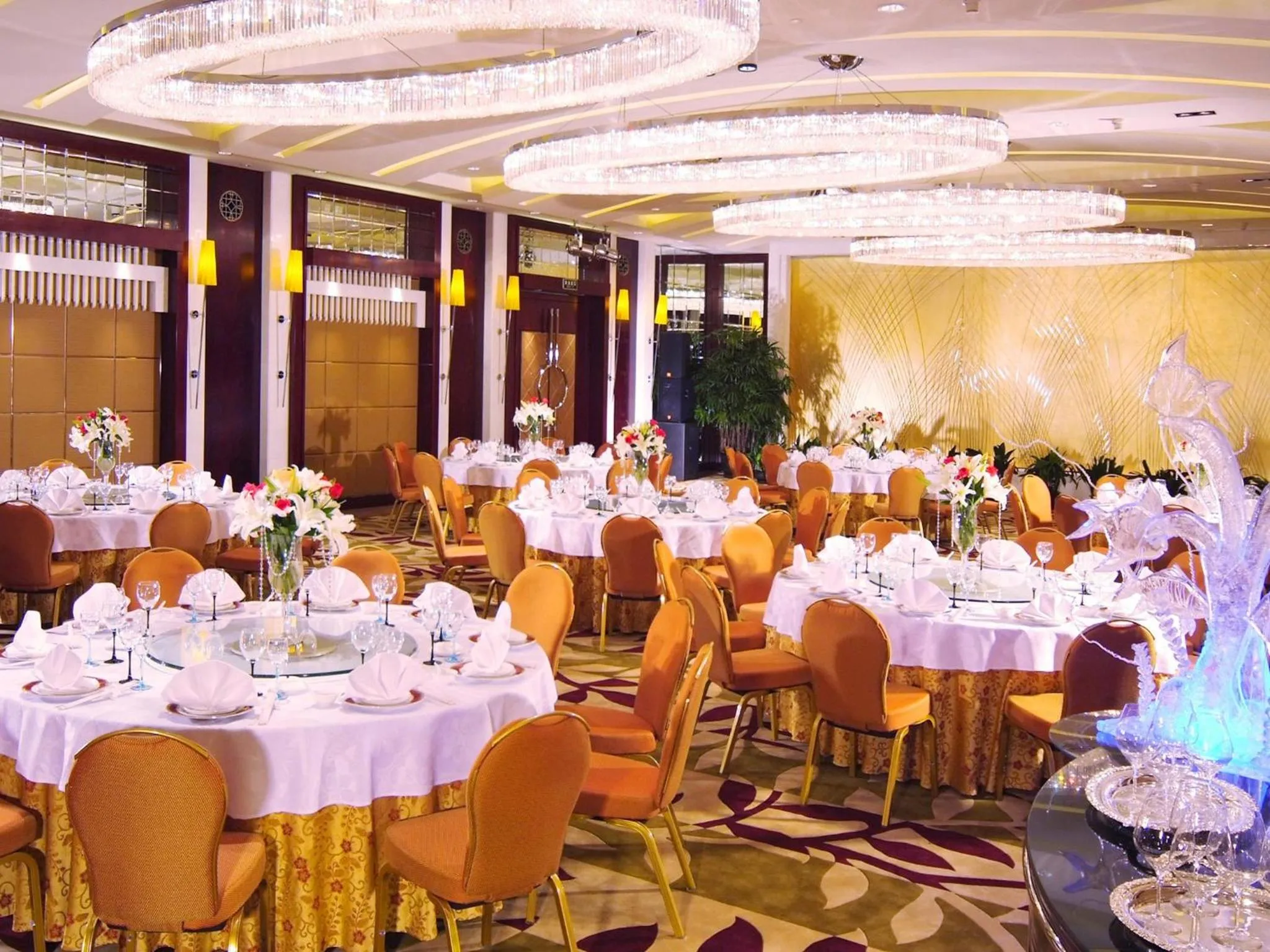 Restaurant/places to eat in Jinling Purple Mountain Hotel Shanghai（Shanghai Grand Trustel Purple Mountain Hotel）