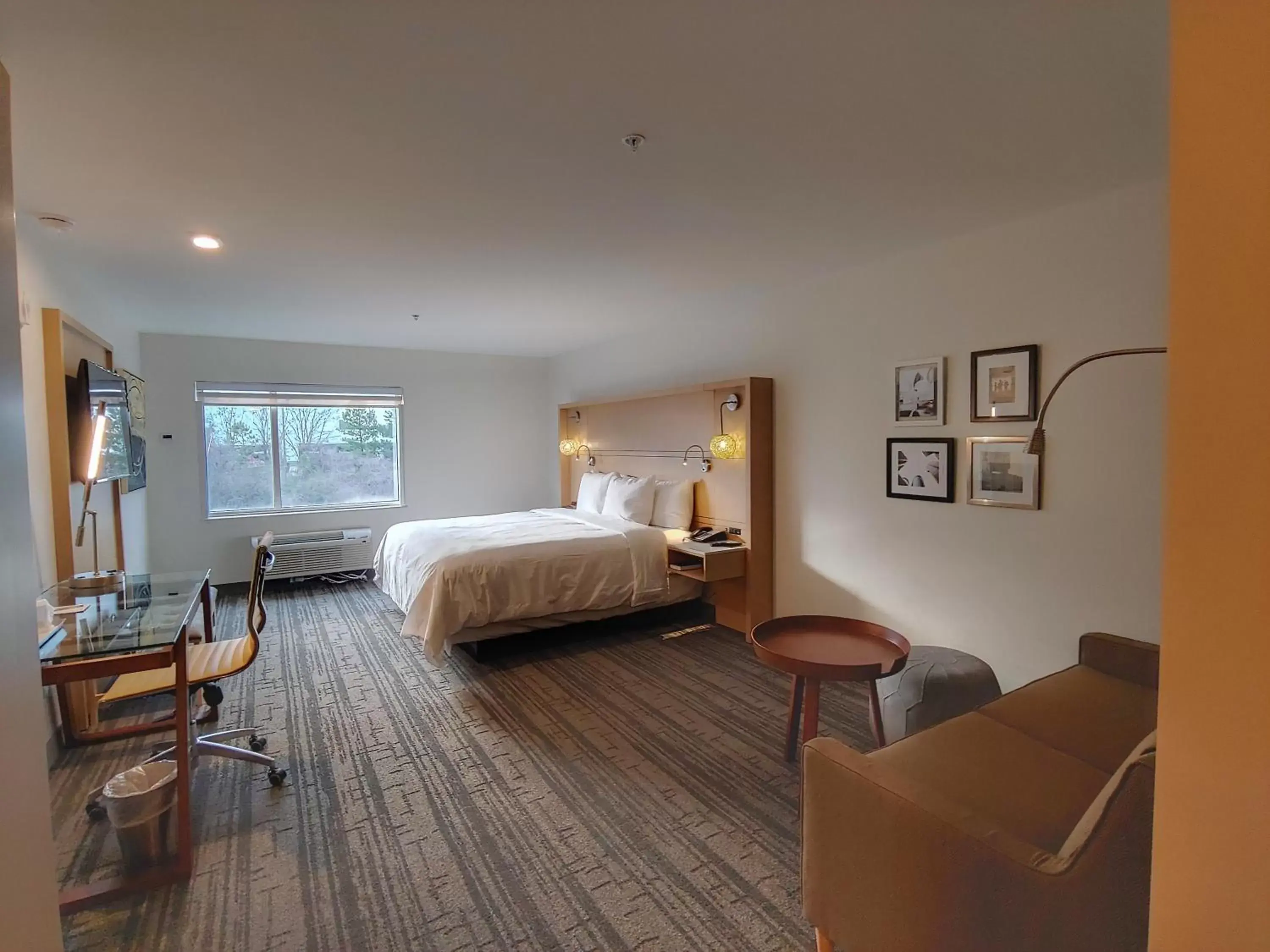 Premium King Room with Sofa Bed - Non-Smoking in Radisson Hotel Atlanta Airport Premium King Room with Sofa Bed - Non-Smoking in Radisson Hotel Atlanta Airport