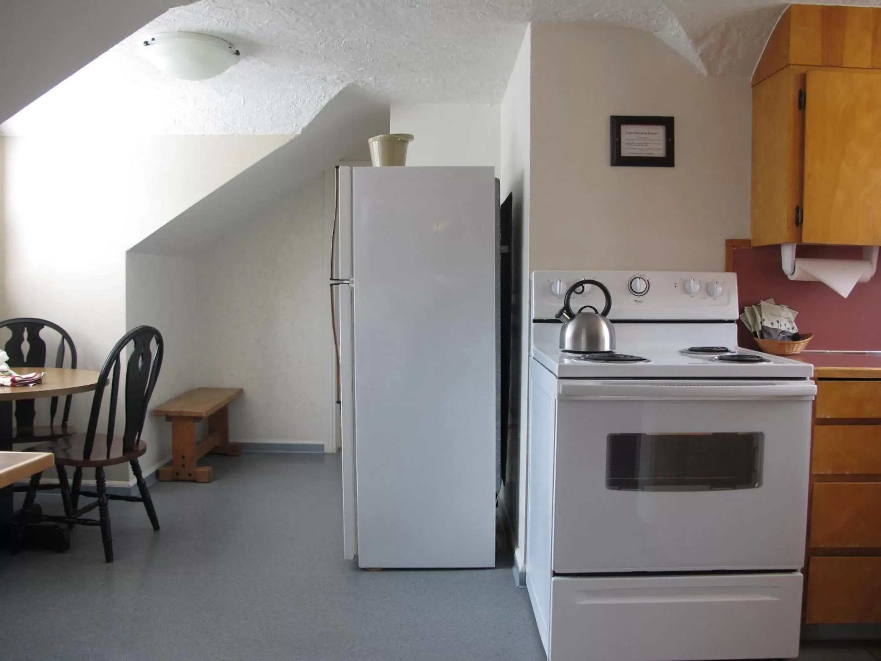 Kitchen or kitchenette, Kitchen/Kitchenette in Ecola Creek Lodge