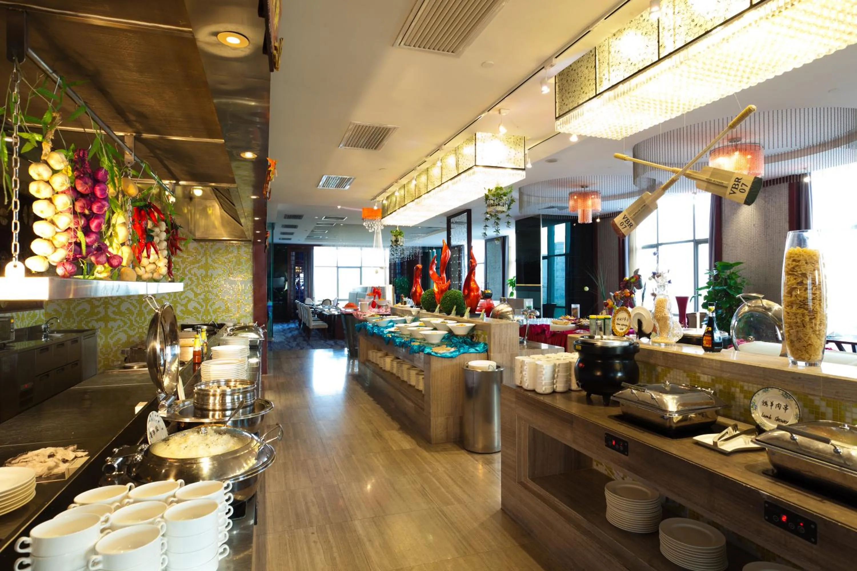 Restaurant/places to eat in Vision Hotel