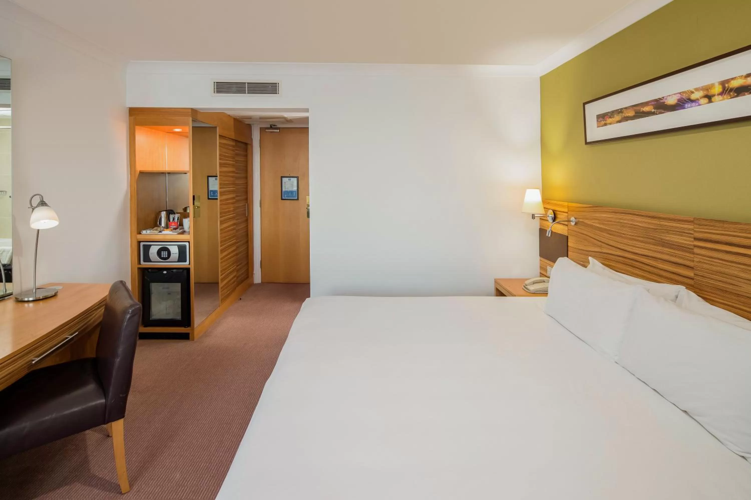 Photo of the whole room, Bed in Crowne Plaza Chester by IHG