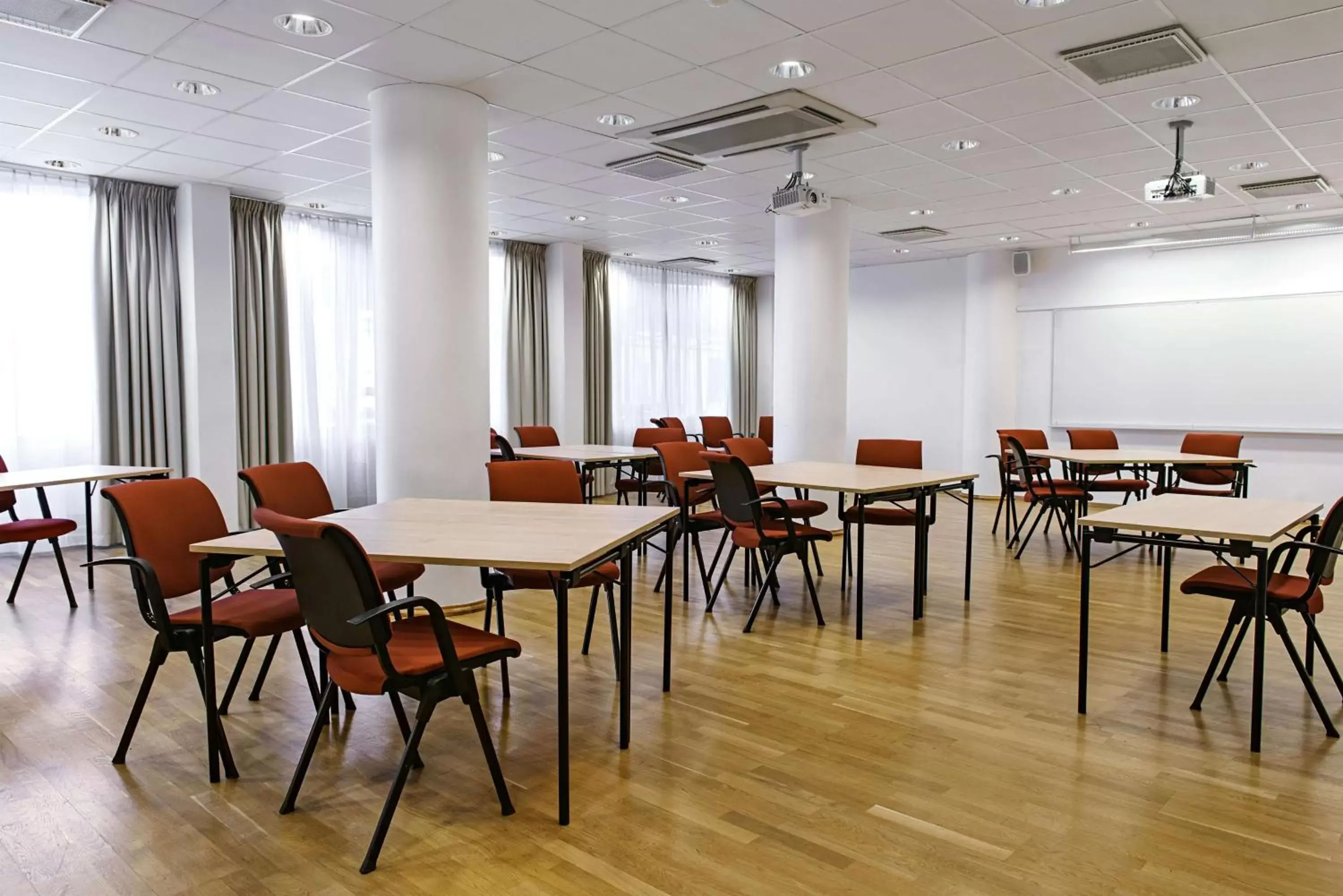 Meeting/conference room, Restaurant/Places to Eat in Scandic Upplands Väsby