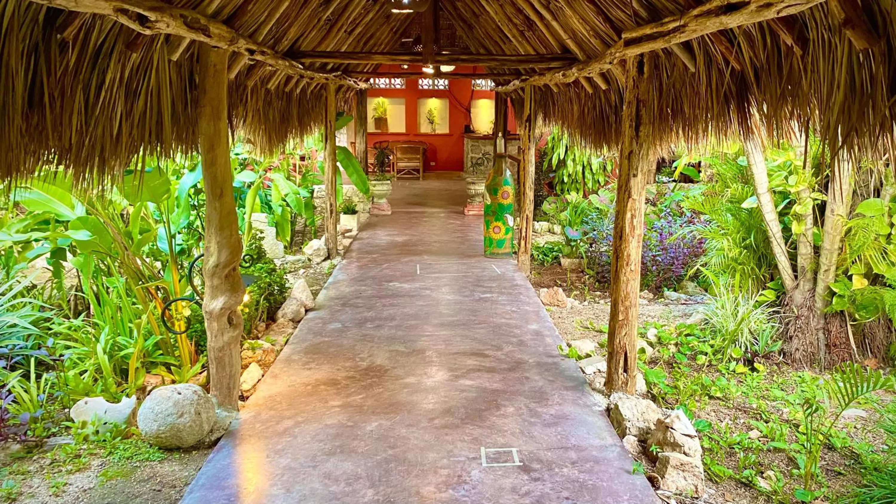 Facade/entrance in Gardenhotel Macan Ché B&B