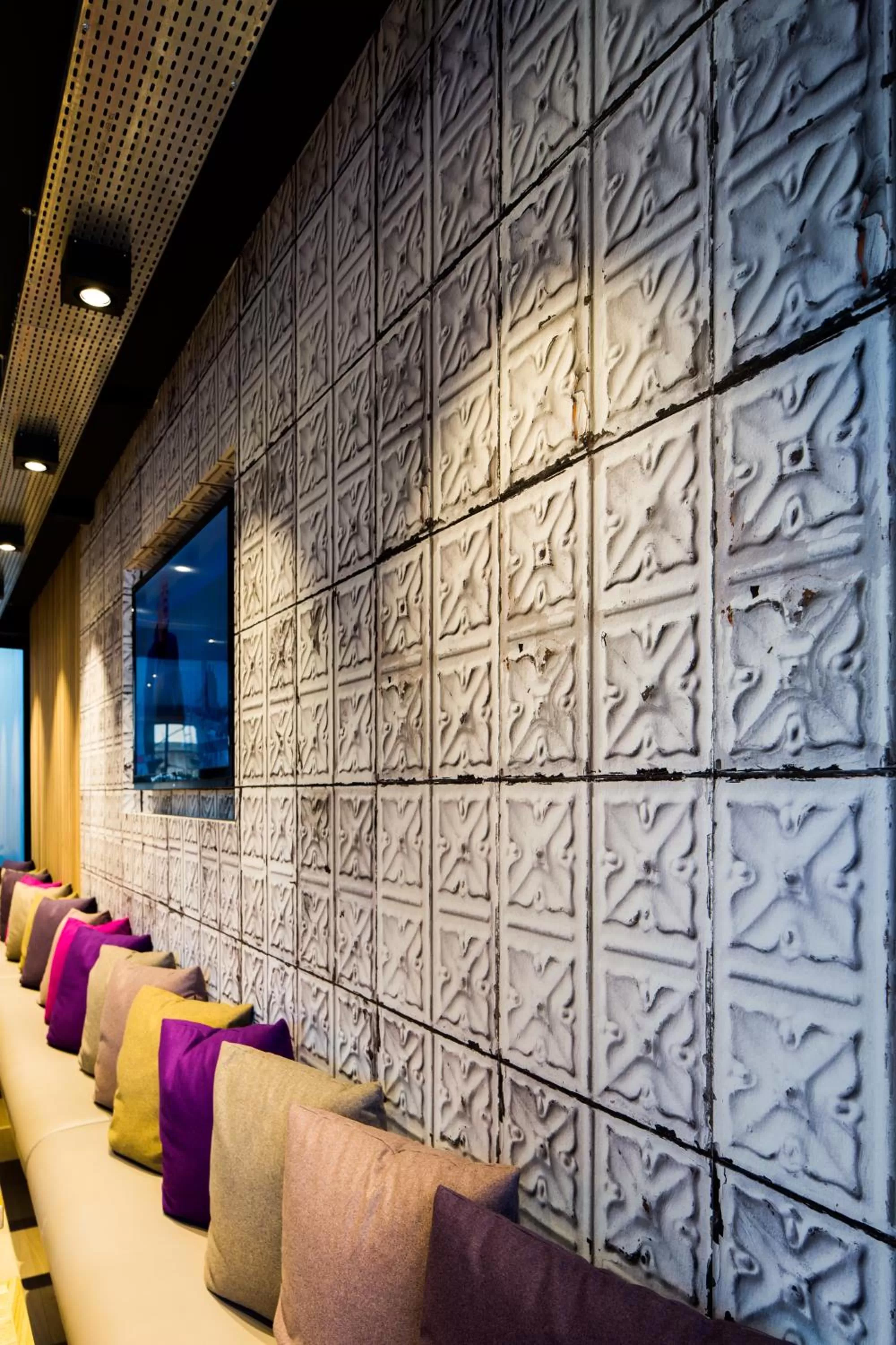 Communal lounge/ TV room in Campanile Rennes Centre - Gare