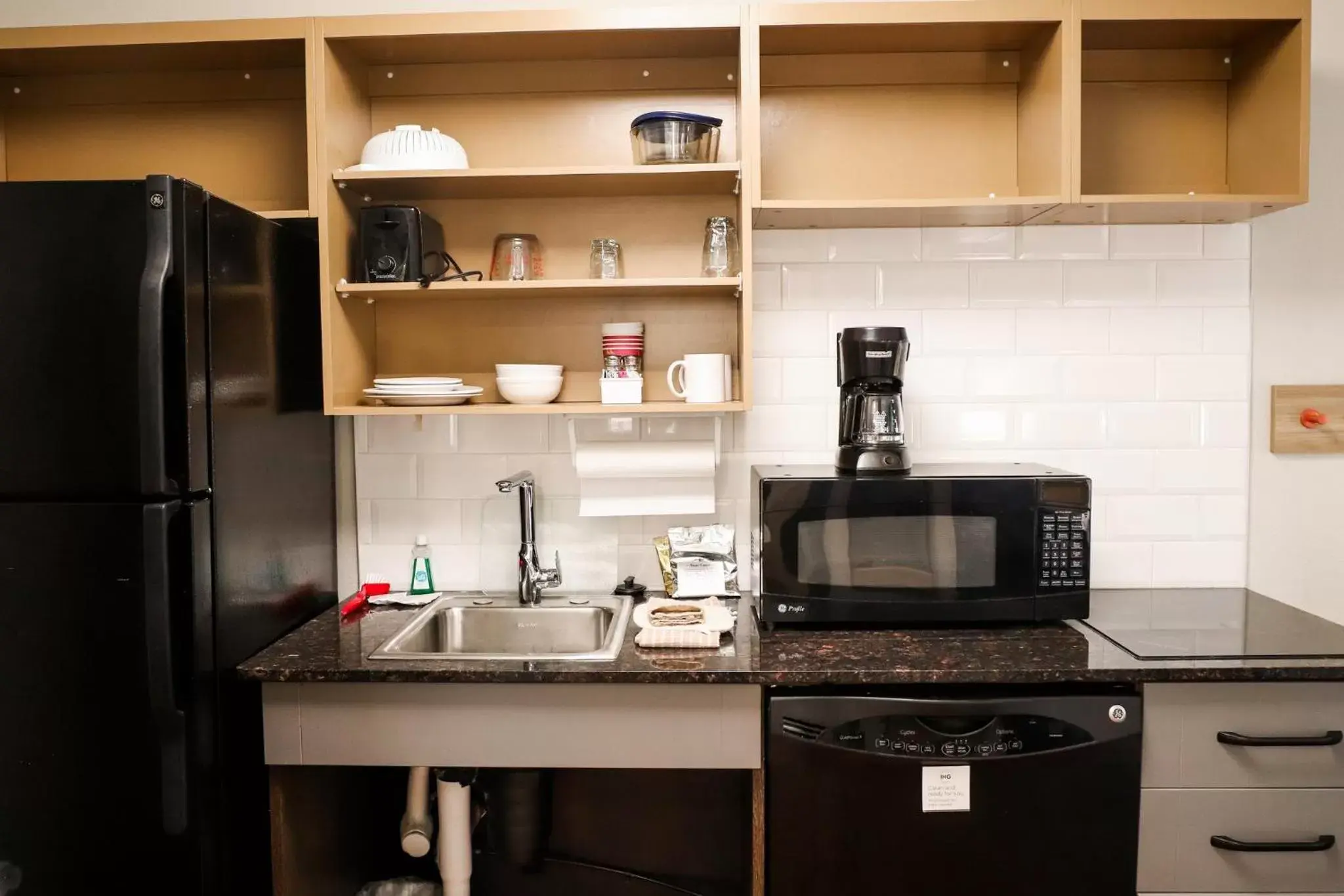 Photo of the whole room, Kitchen/Kitchenette in Candlewood Suites Richmond Airport, an IHG Hotel