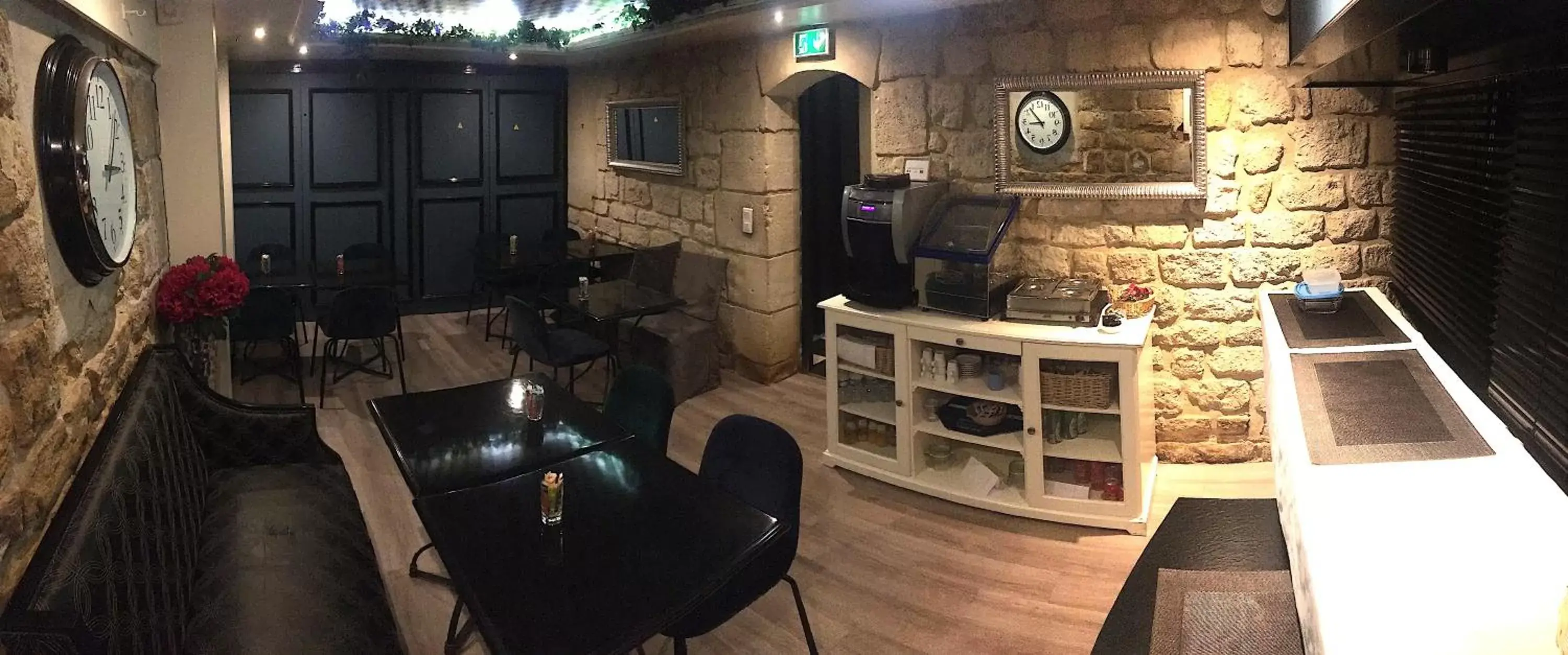 Restaurant/places to eat in Hôtel Etoile Trocadéro Restaurant/places to eat in Hôtel Etoile Trocadéro